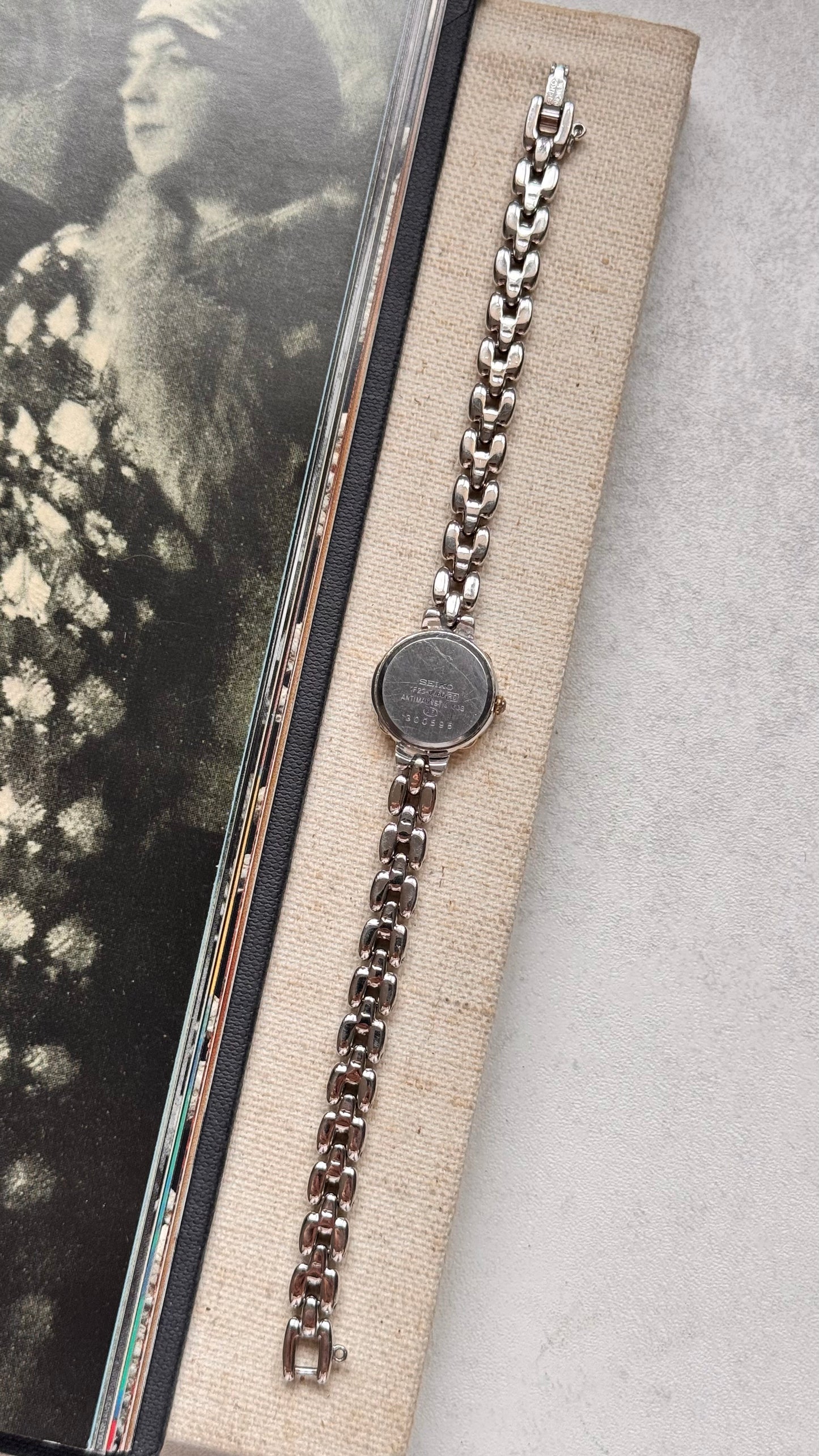 Seiko Tissé vintage watch - natural diamonds
