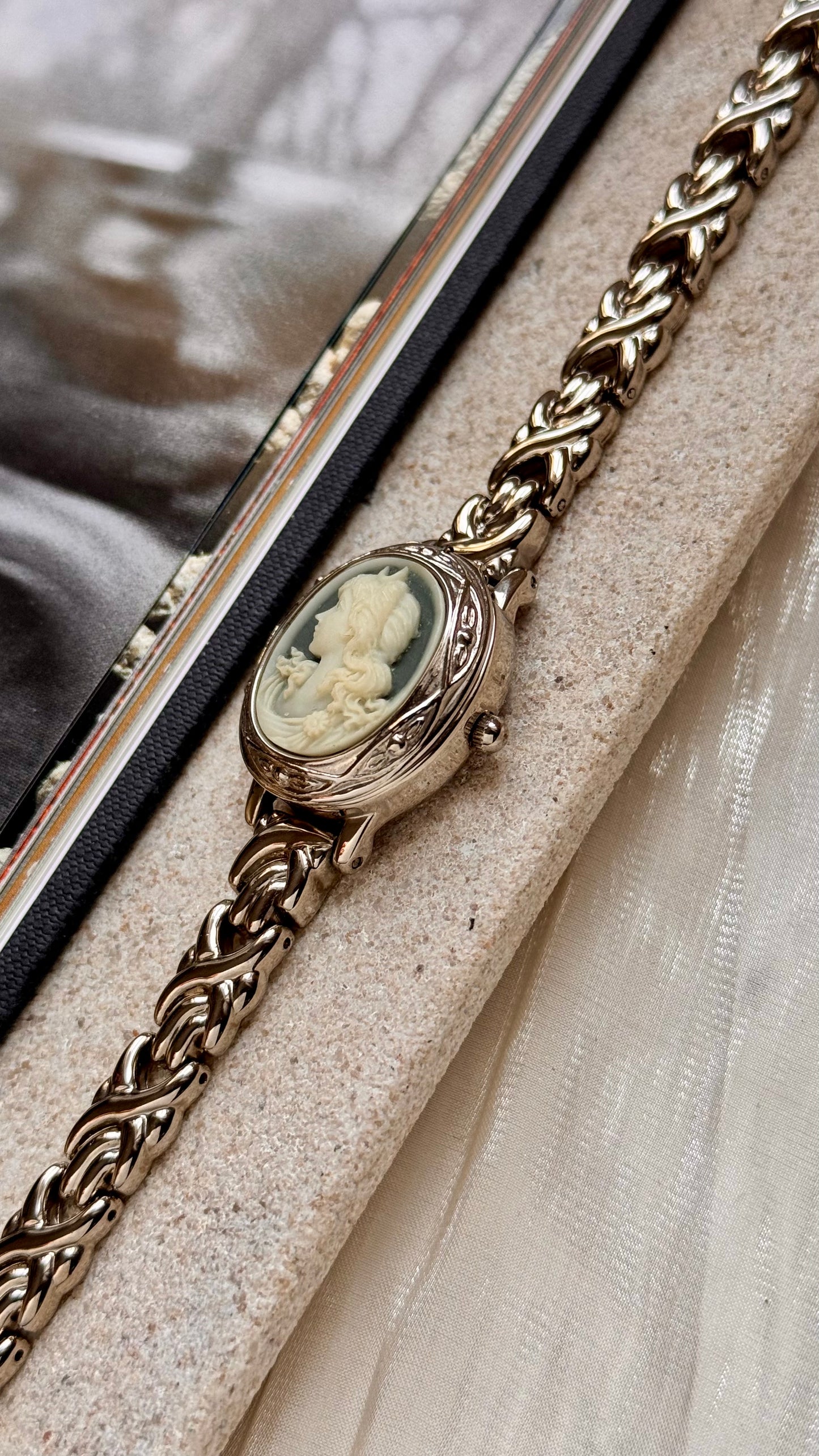 Valentino Michelle Cameo Peekaboo vintage ladies watch