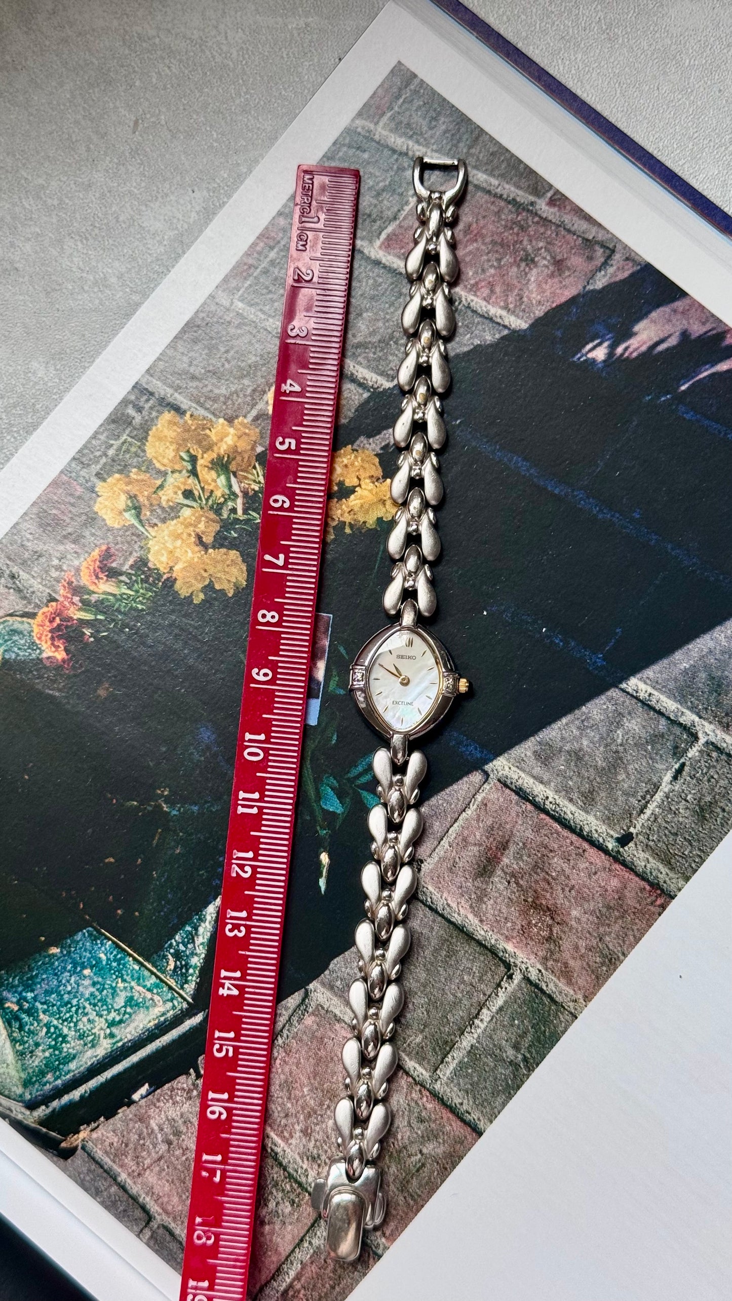 Seiko Exceline 1999 vintage watch - Mother of pearl dial with diamonds