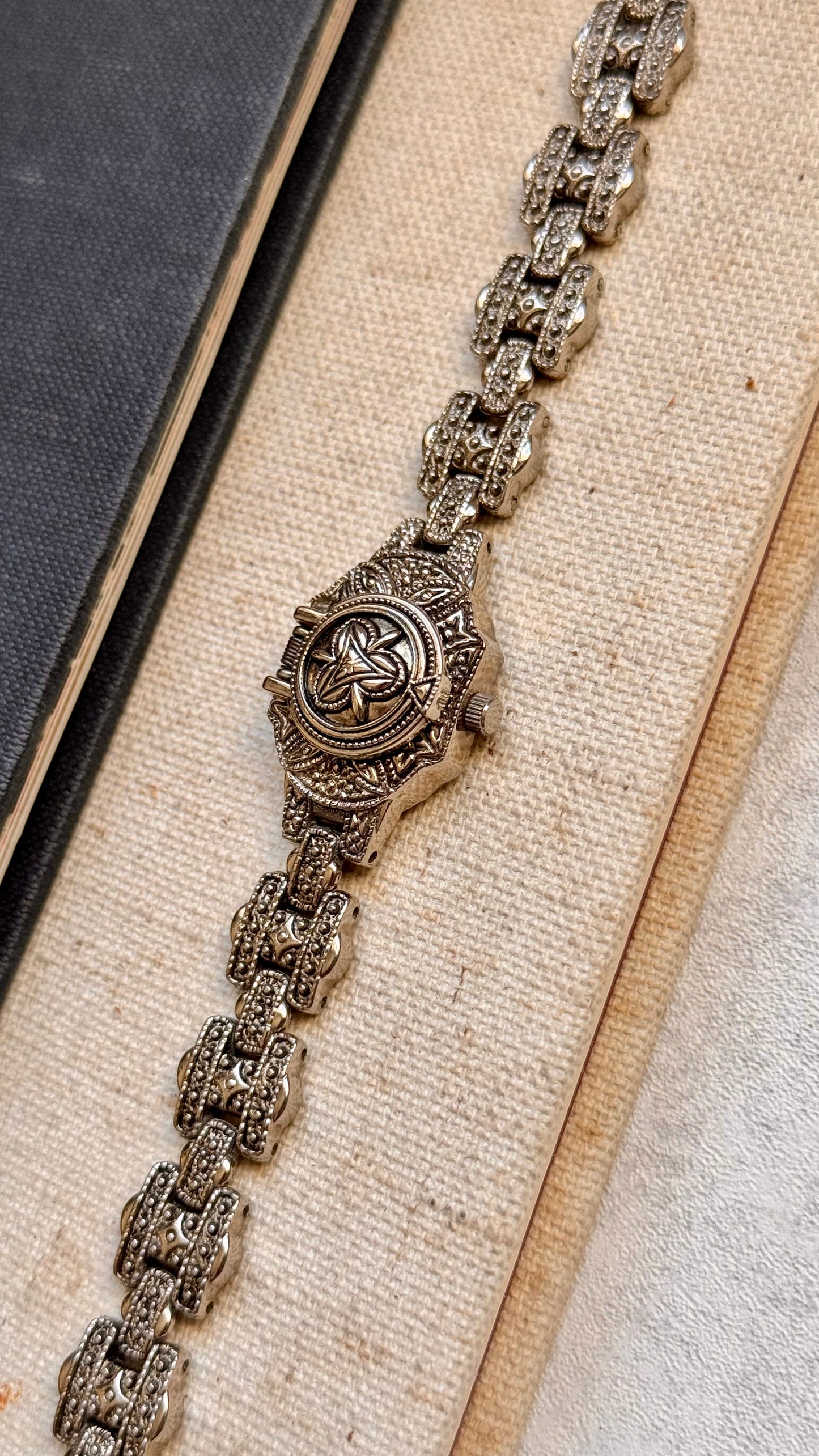 Jhonny Blues Peekaboo vintage watch