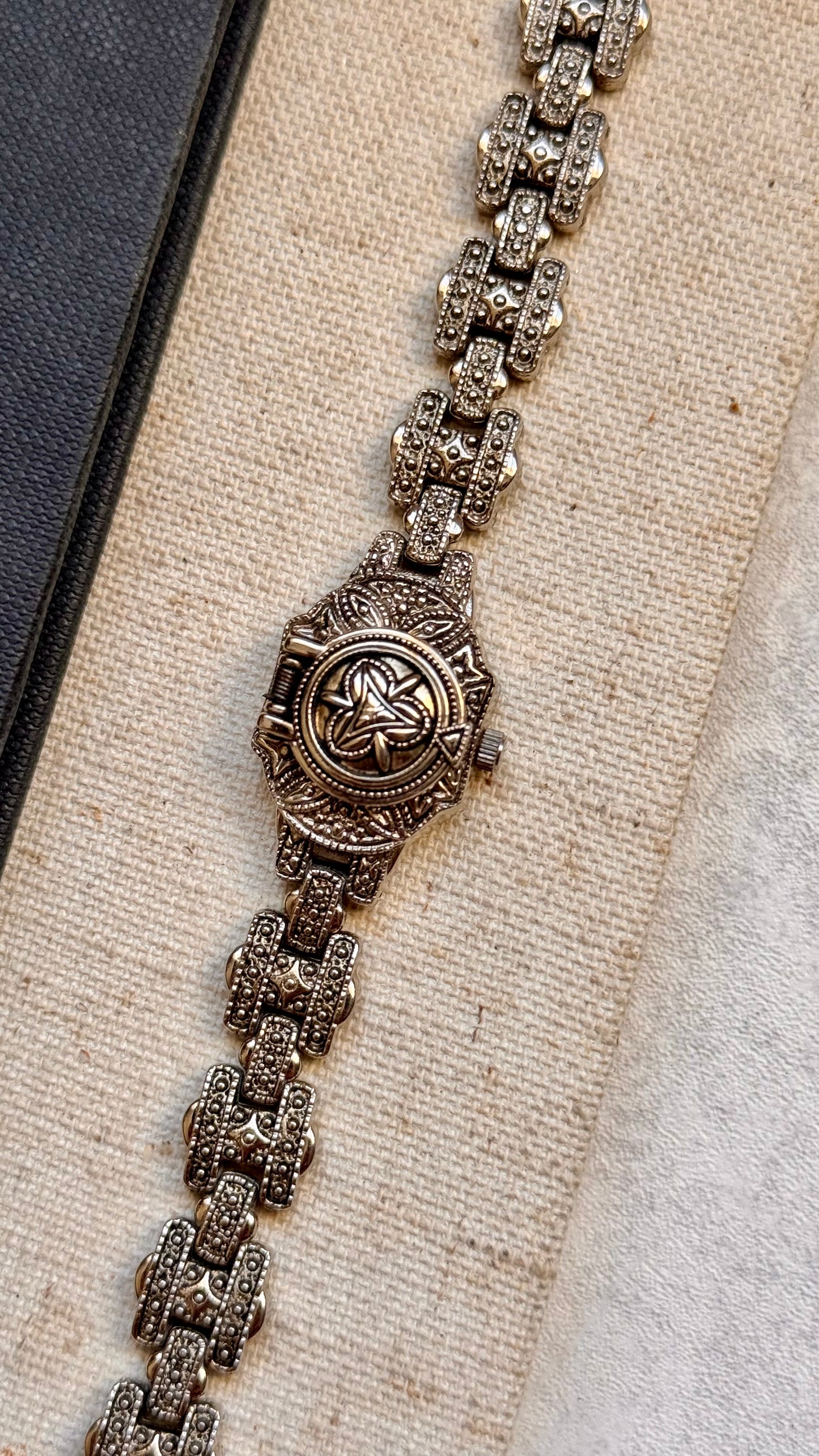 Jhonny Blues Peekaboo vintage watch