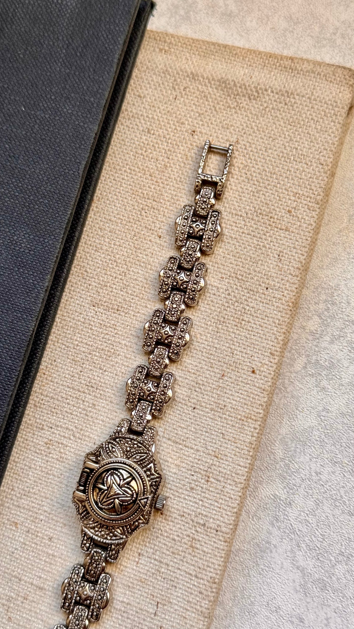 Jhonny Blues Peekaboo vintage watch