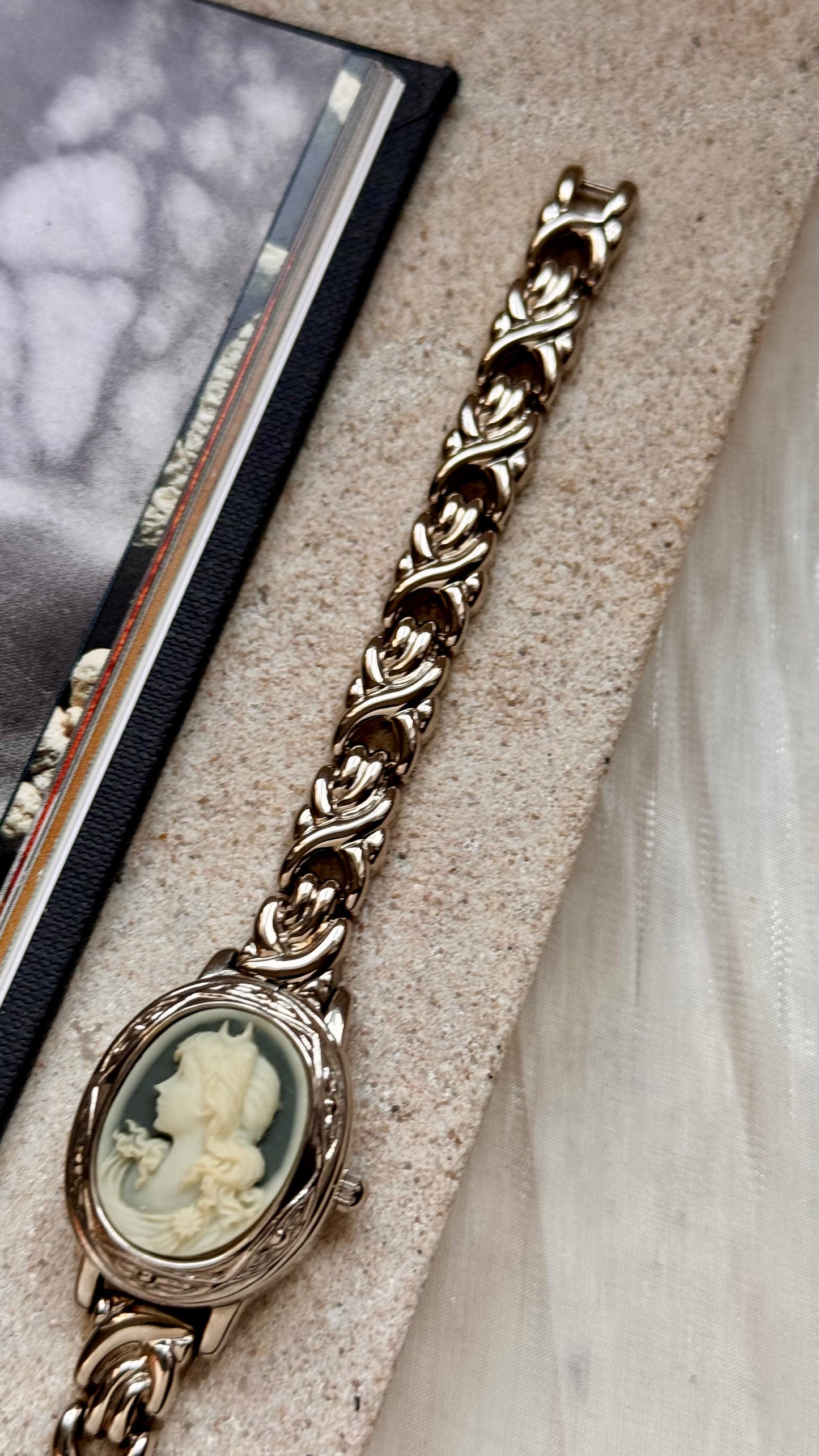Valentino Michelle Cameo Peekaboo vintage ladies watch