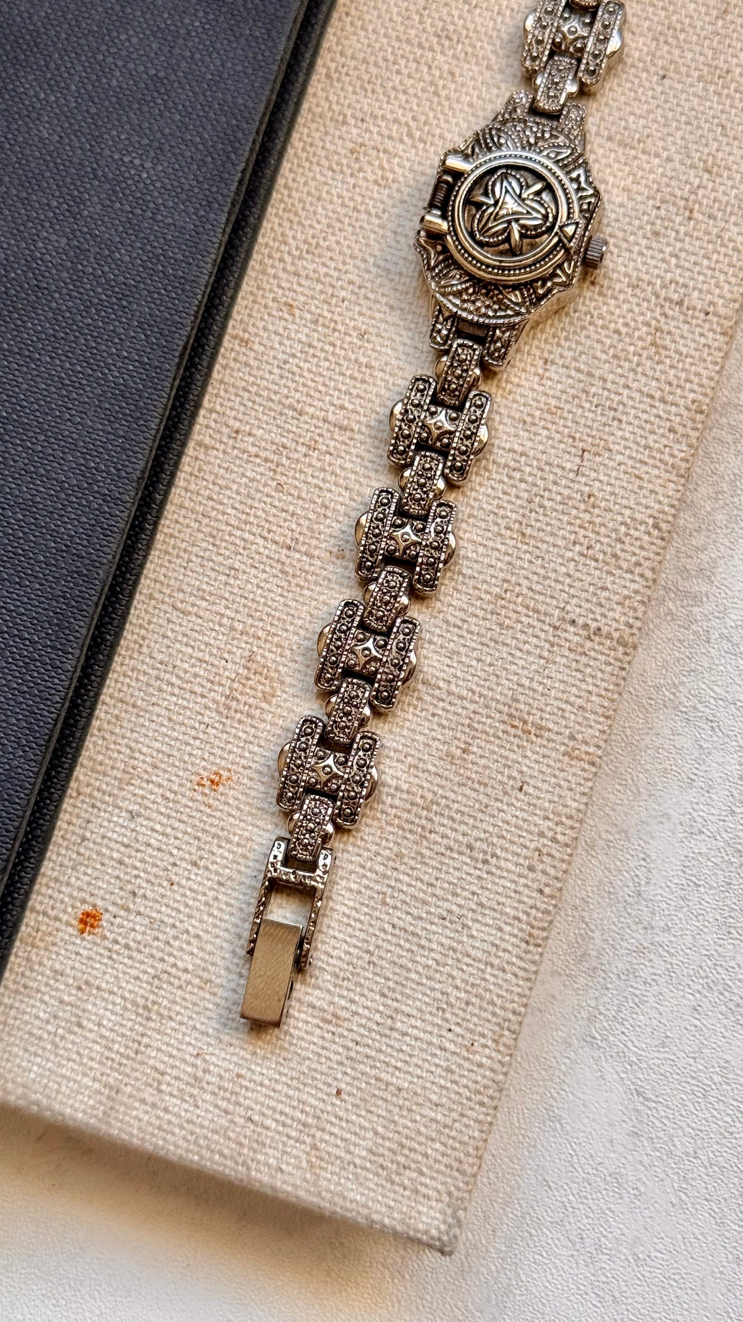 Jhonny Blues Peekaboo vintage watch