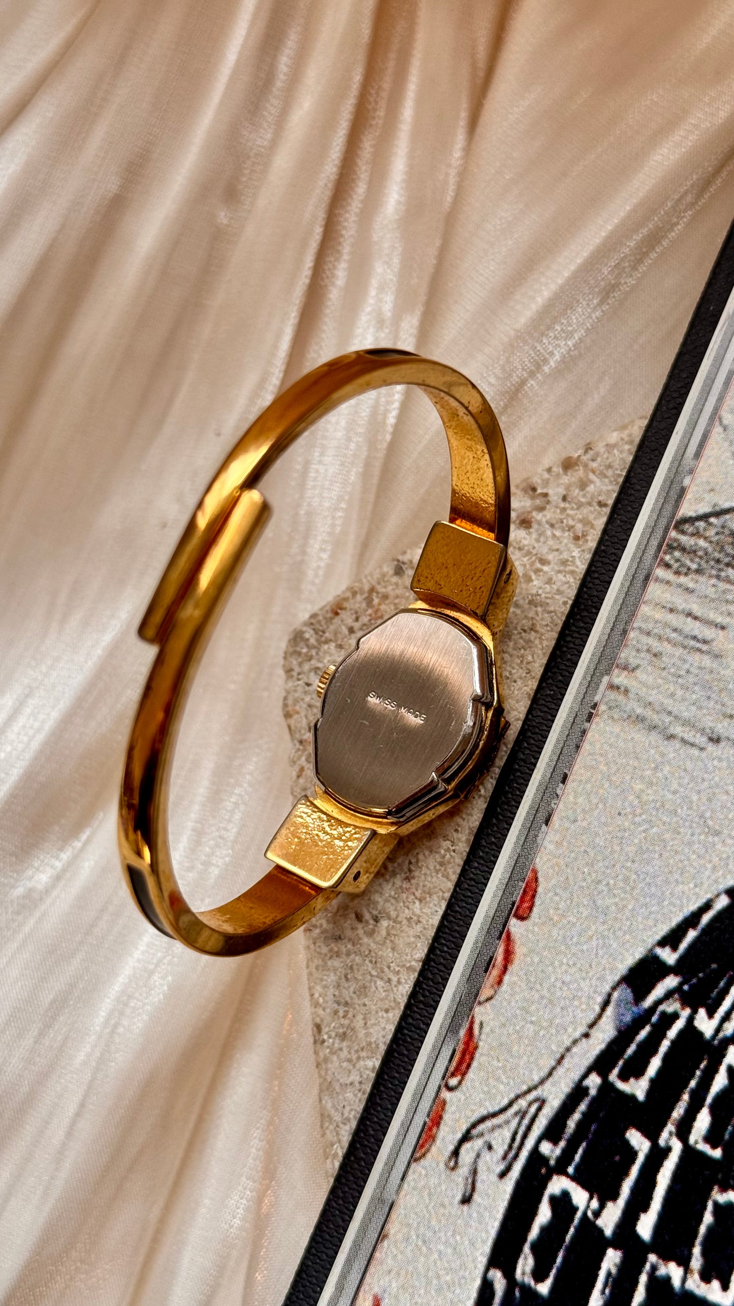 B-watch Peekaboo vintage watch