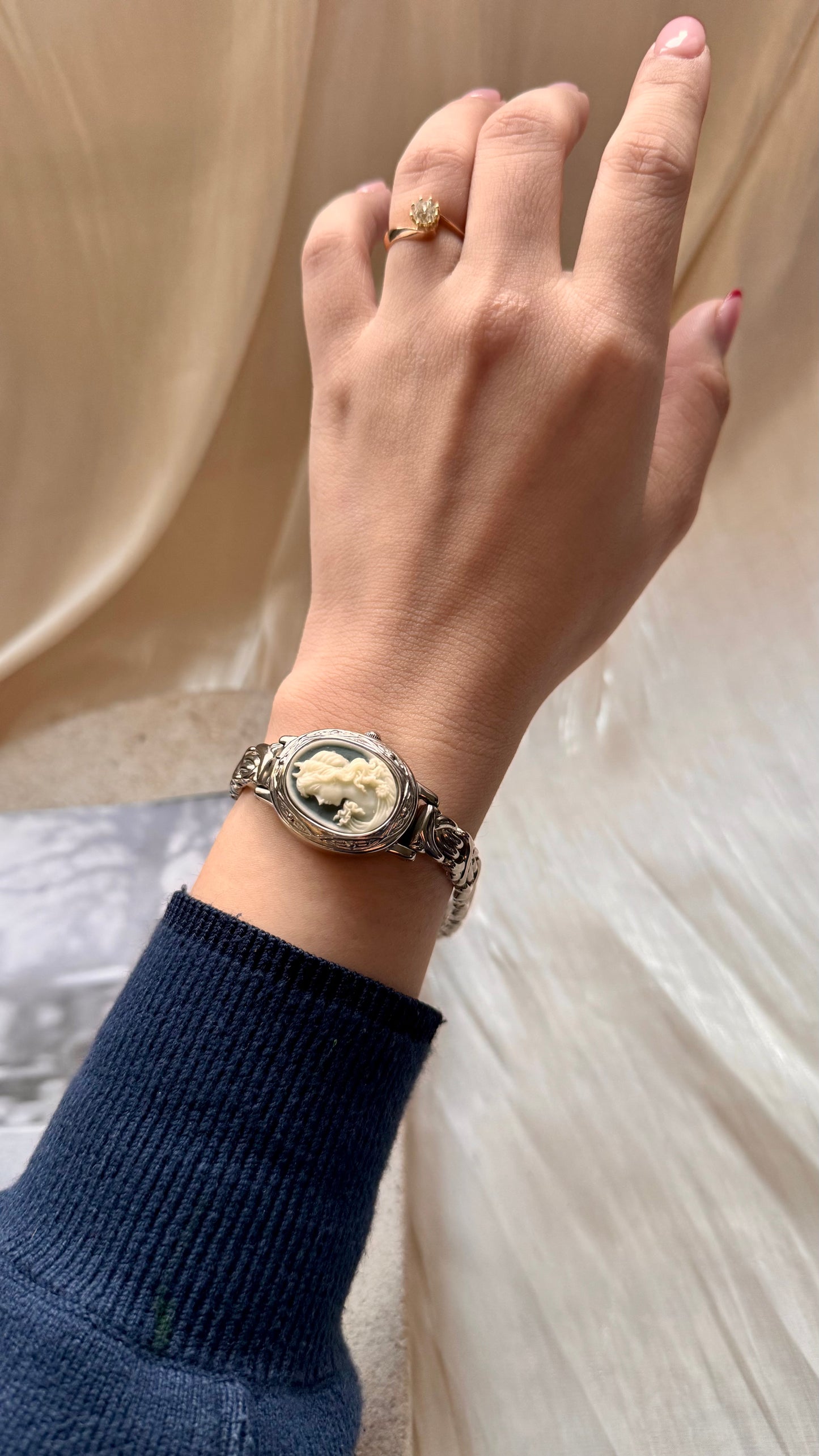 Valentino Michelle Cameo Peekaboo vintage ladies watch