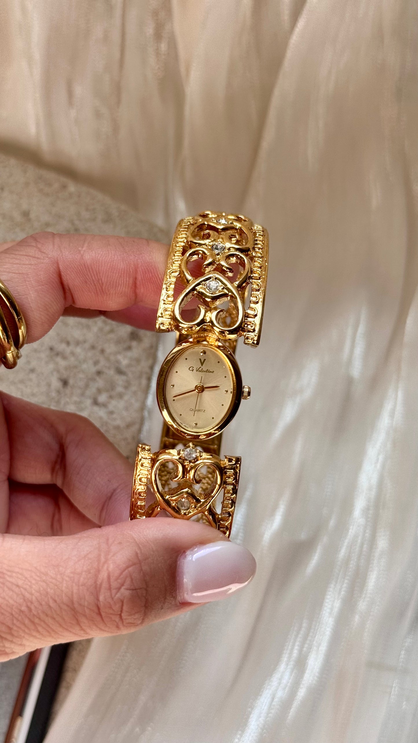 G Valentino Peekaboo vintage watch