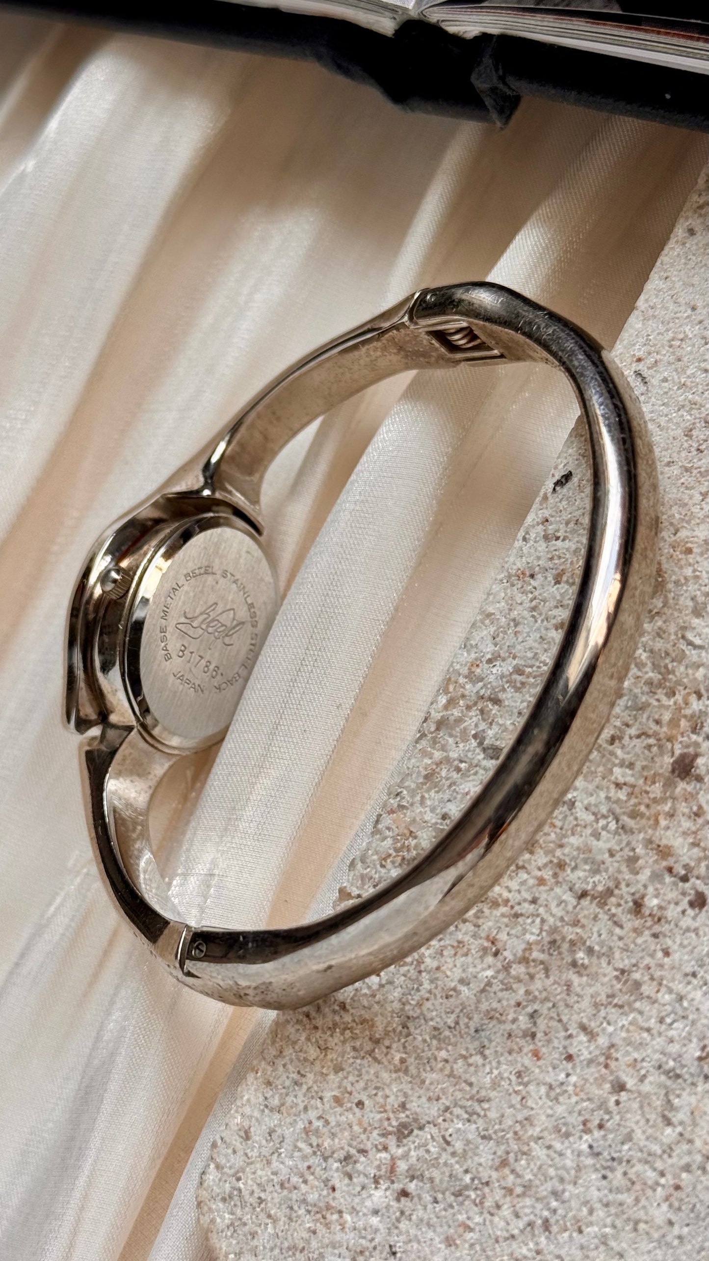 Heel Peekaboo vintage watch