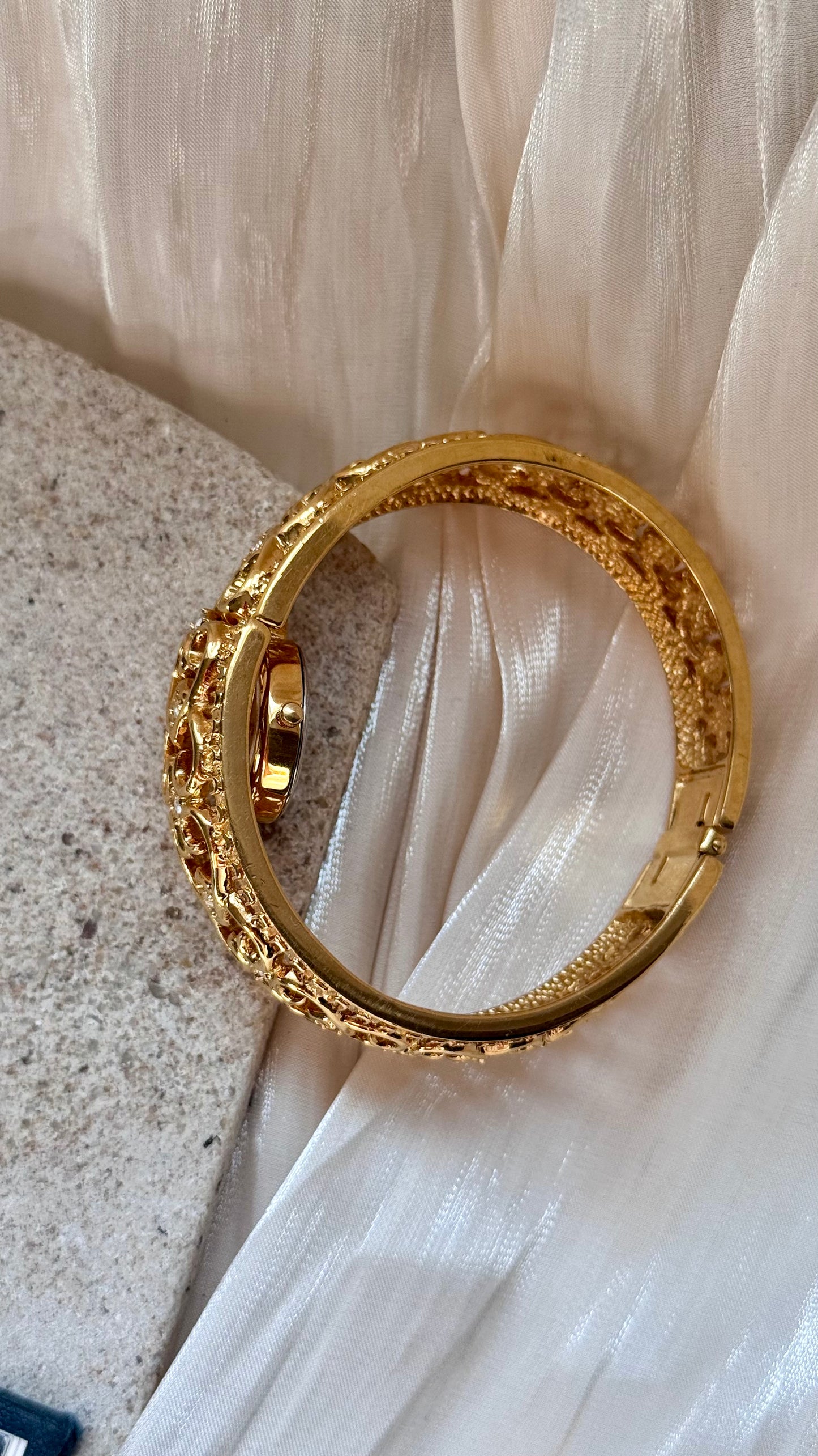 G Valentino Peekaboo vintage watch
