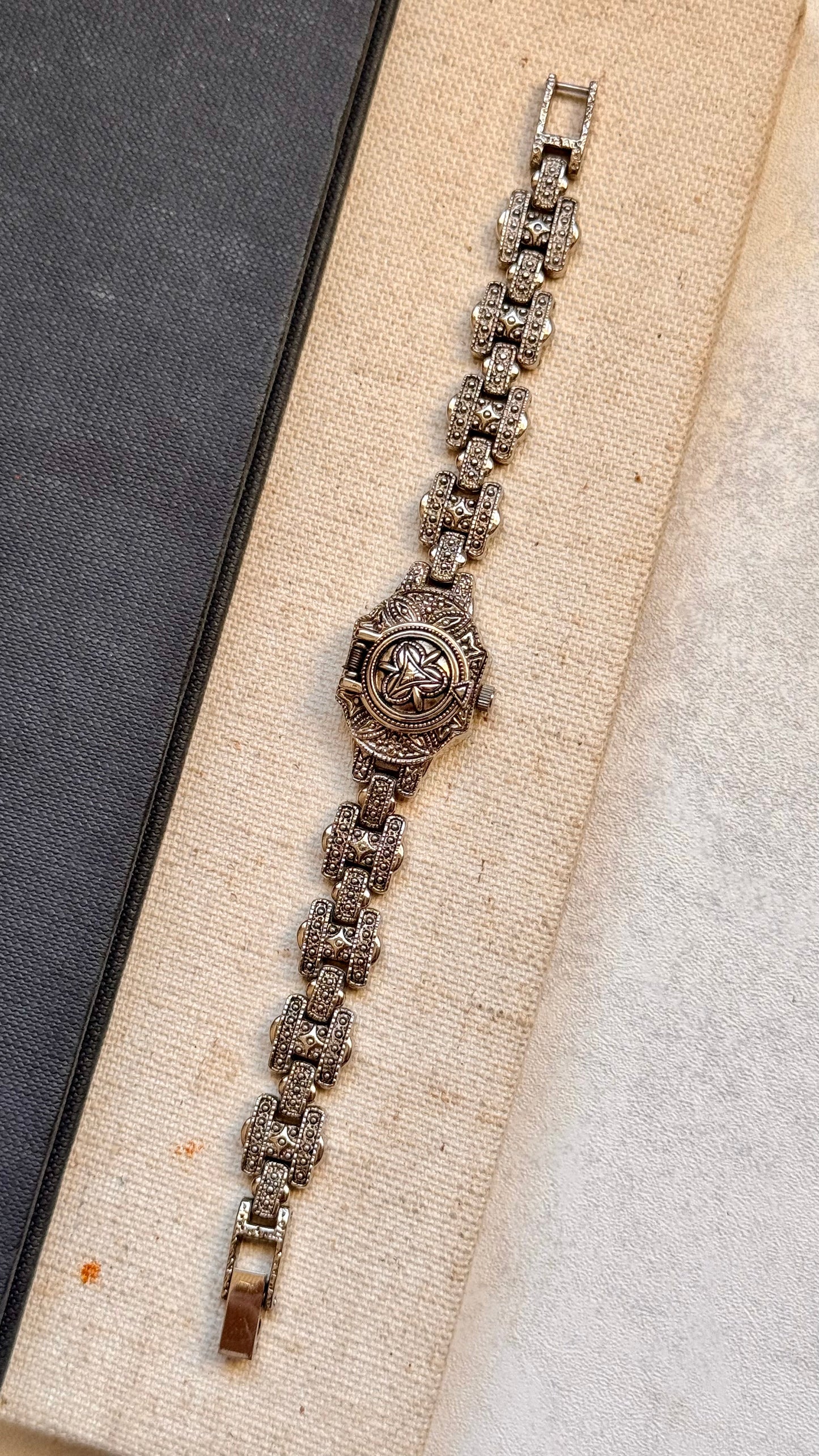 Jhonny Blues Peekaboo vintage watch