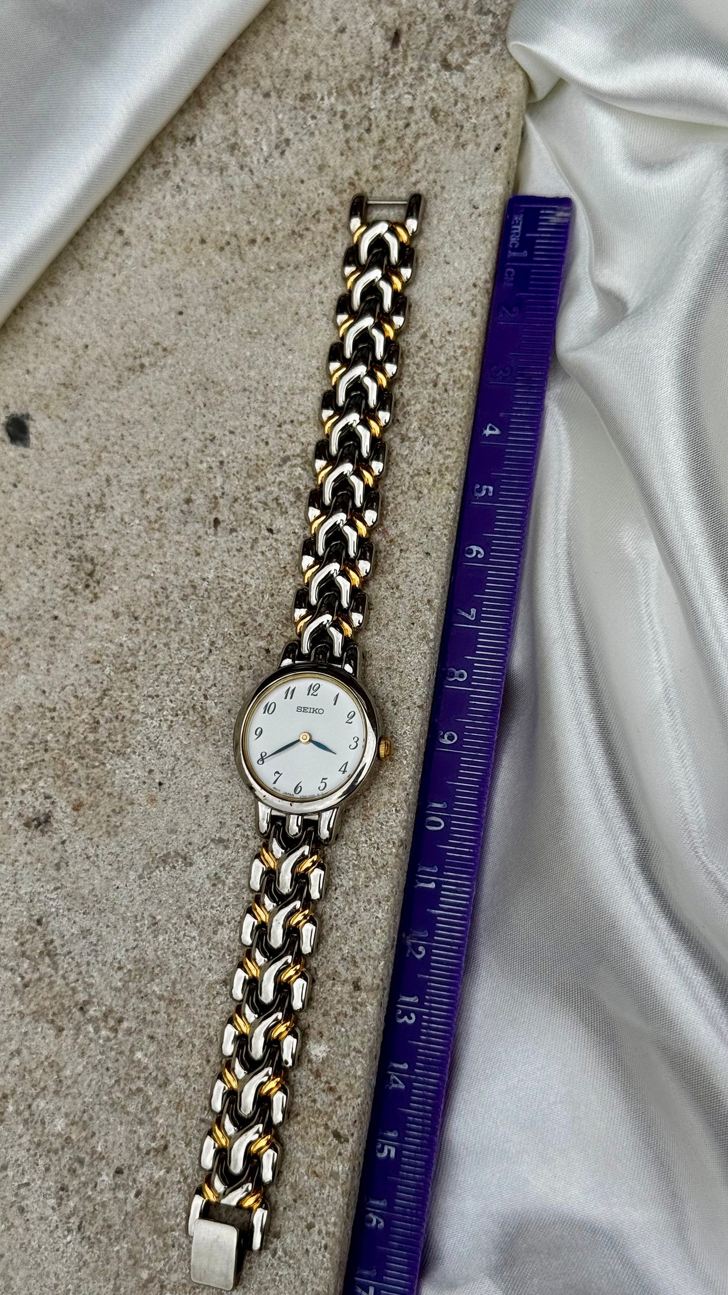 Seiko 1997 Vintage Watch - Sculpted Bracelet