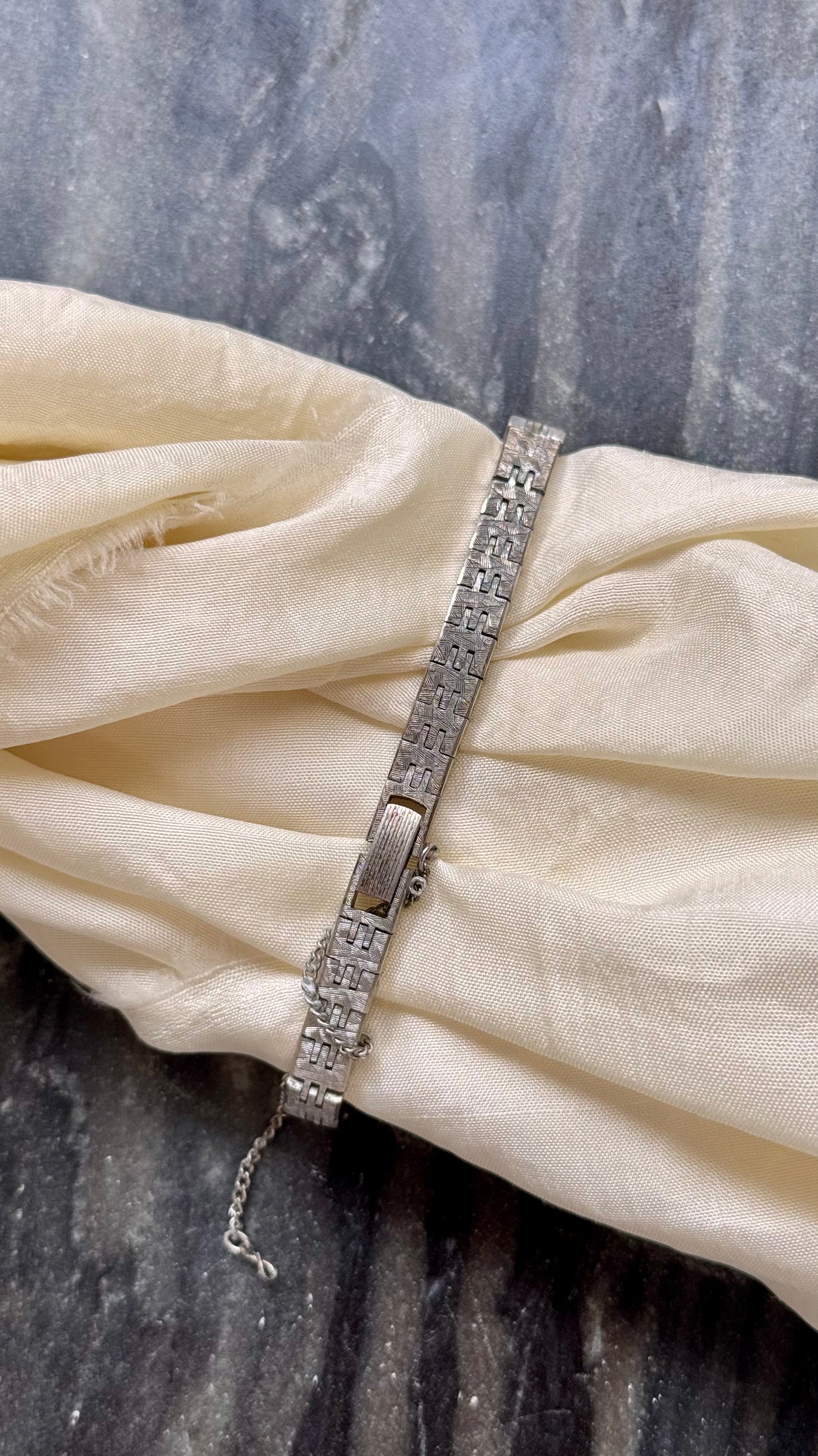 Rare find Technos vintage watch 1970s - white gold plated - manual wind