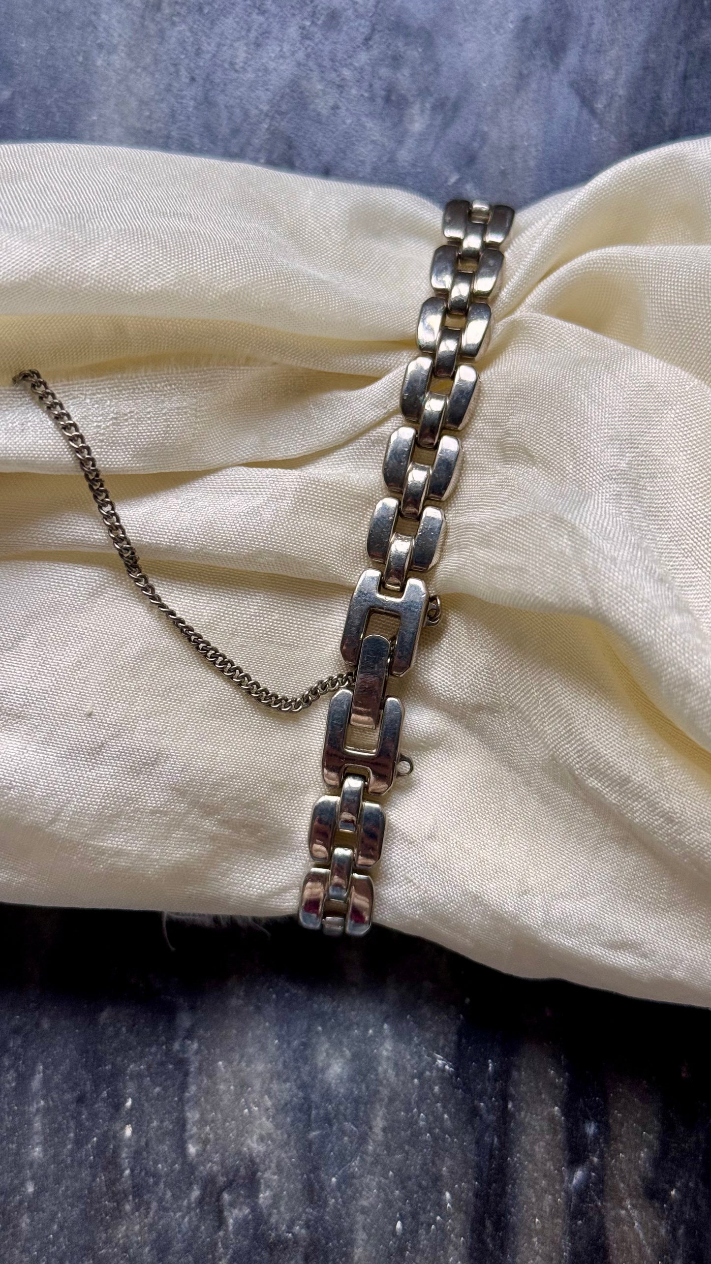 1990s Alba Seiko Vintage Watch - Mother of Pearl Dial