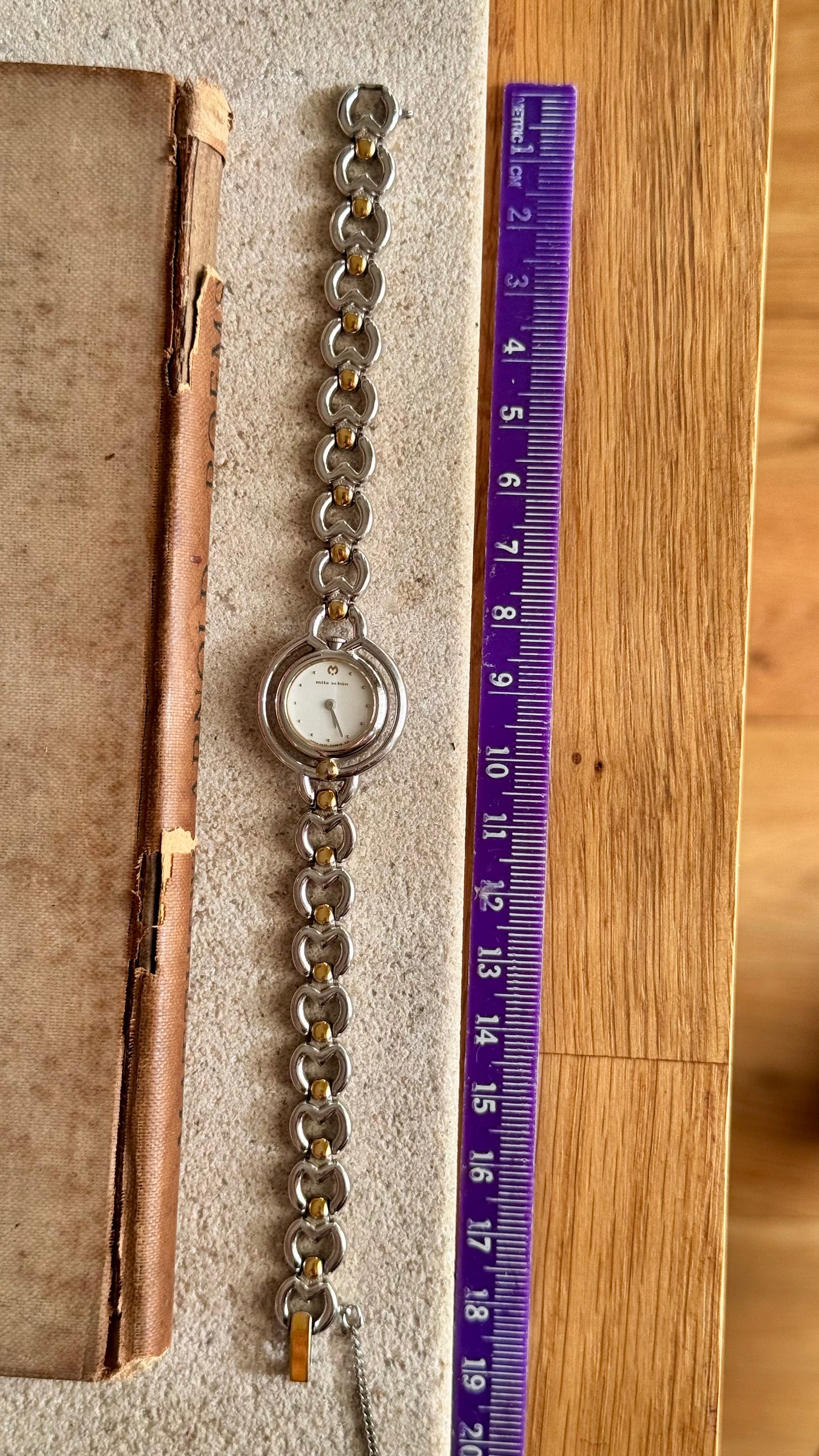 Mila Schön Vintage Watch - Dainty bracelet with slim case