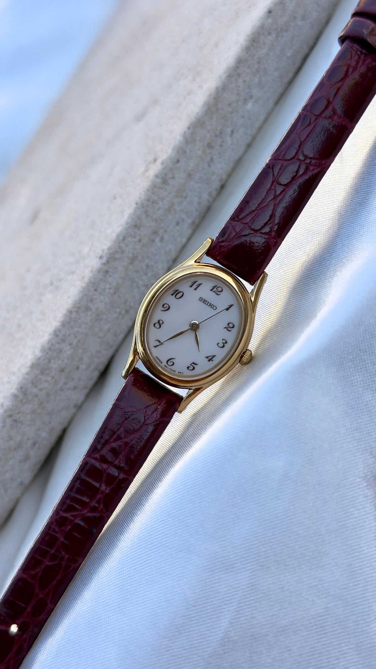 Seiko 1993 Oval Dial Vintage Watch - 18k Gold Plated - Original Buckle and Bracelet