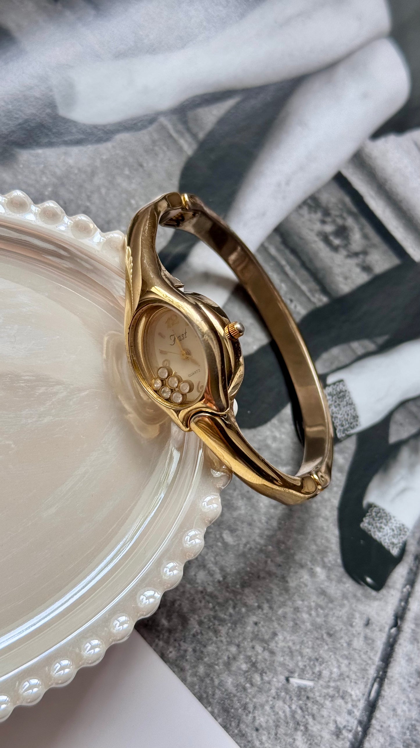 Fast vintage watch - bangle peek-a-boo style with floating crystals