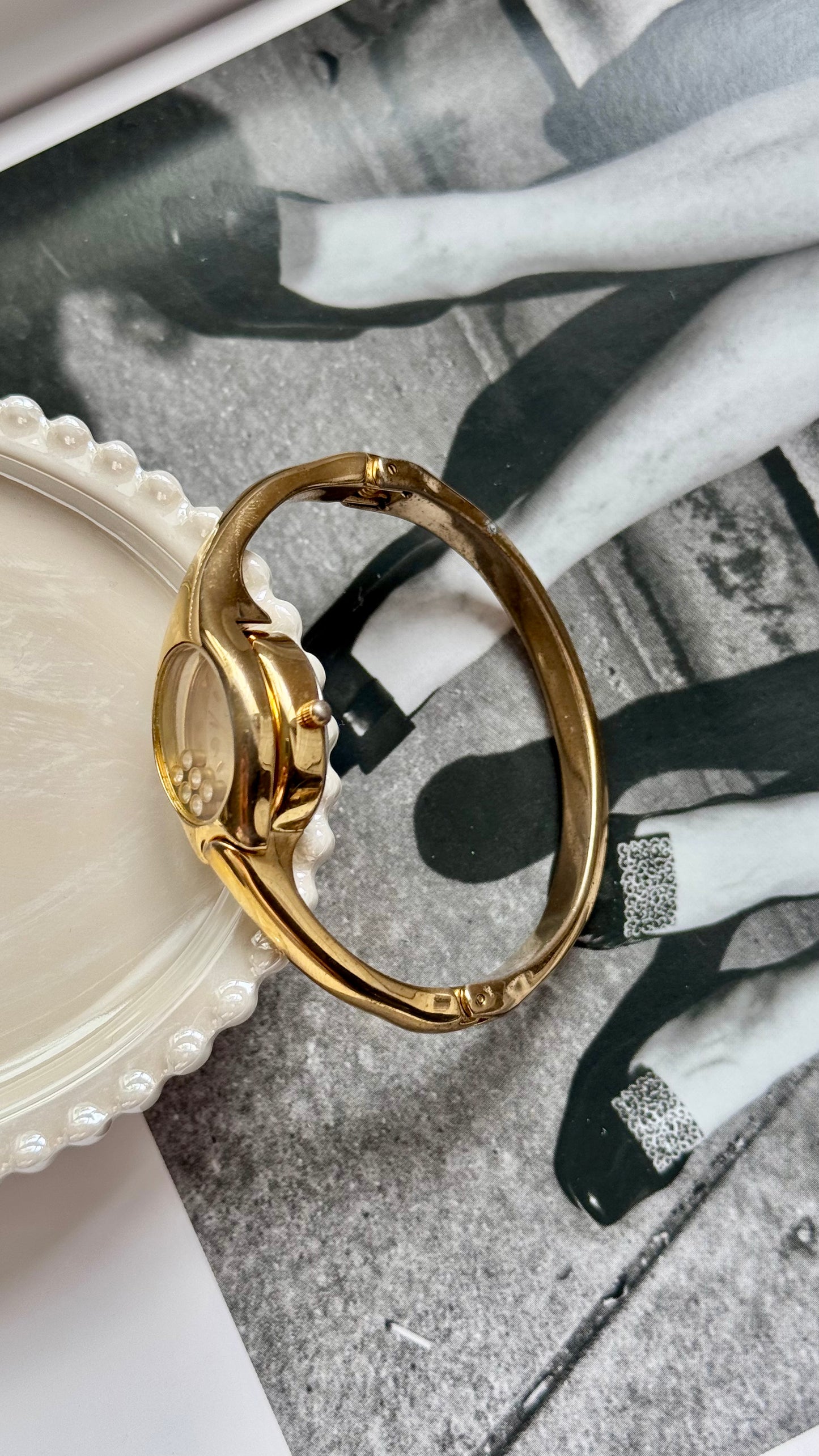 Fast vintage watch - bangle peek-a-boo style with floating crystals