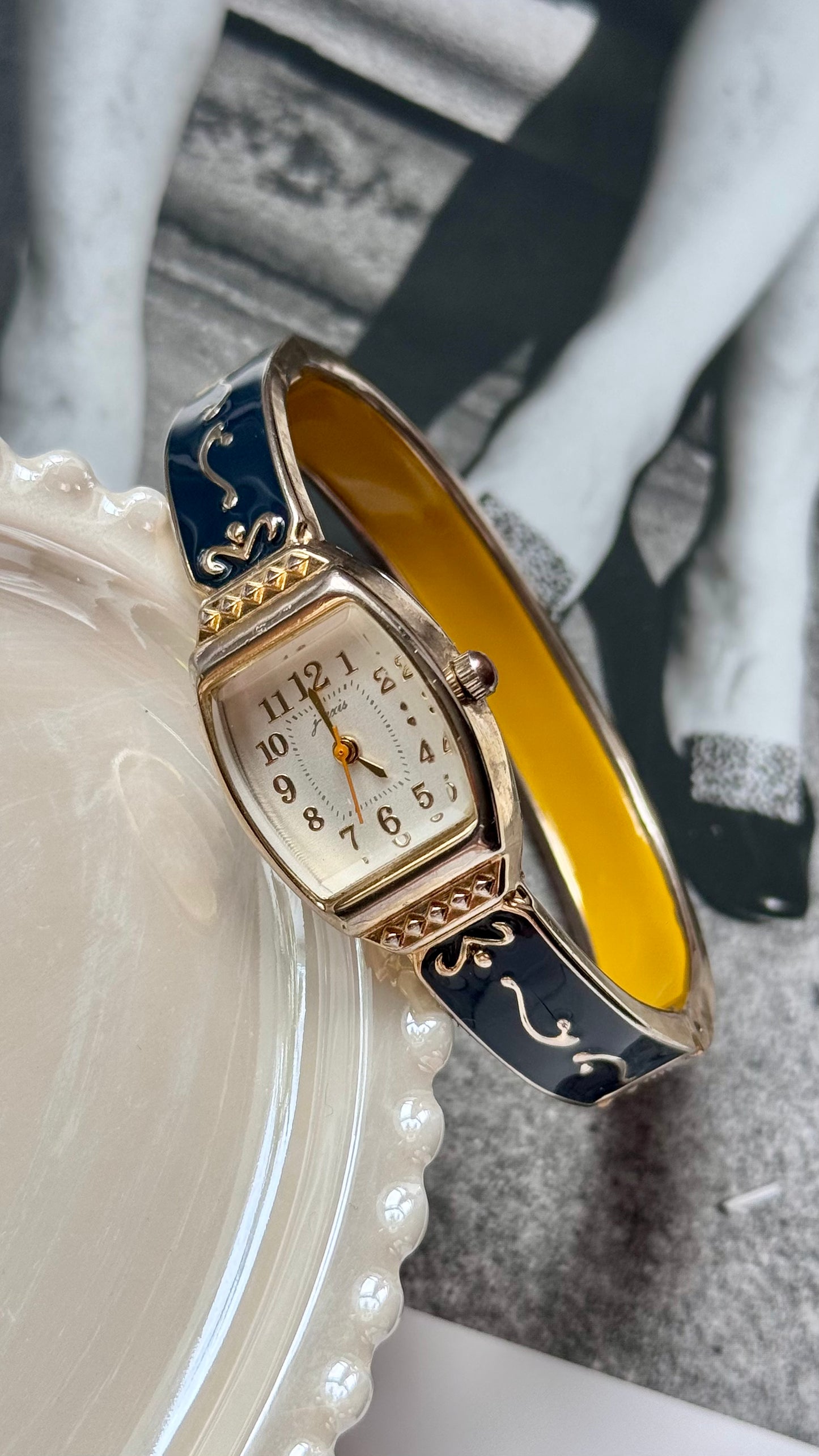 Jaxis Citizen bangle vintage watch