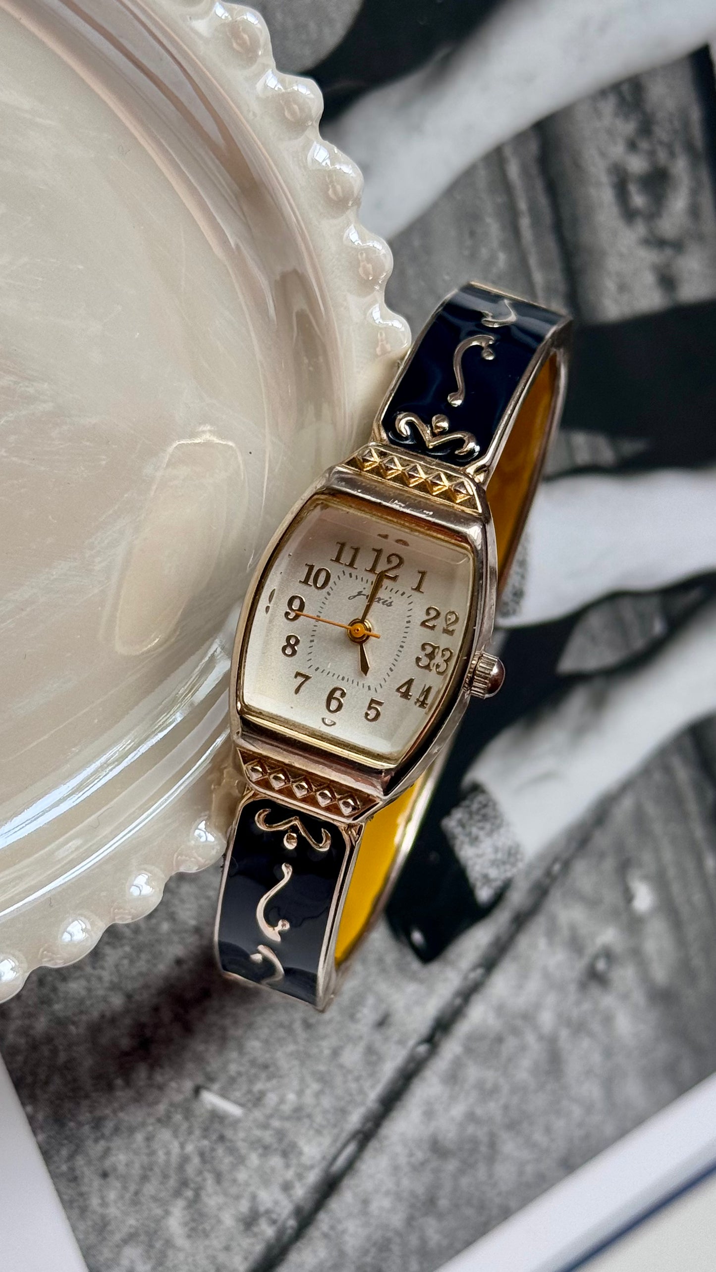 Jaxis Citizen bangle vintage watch