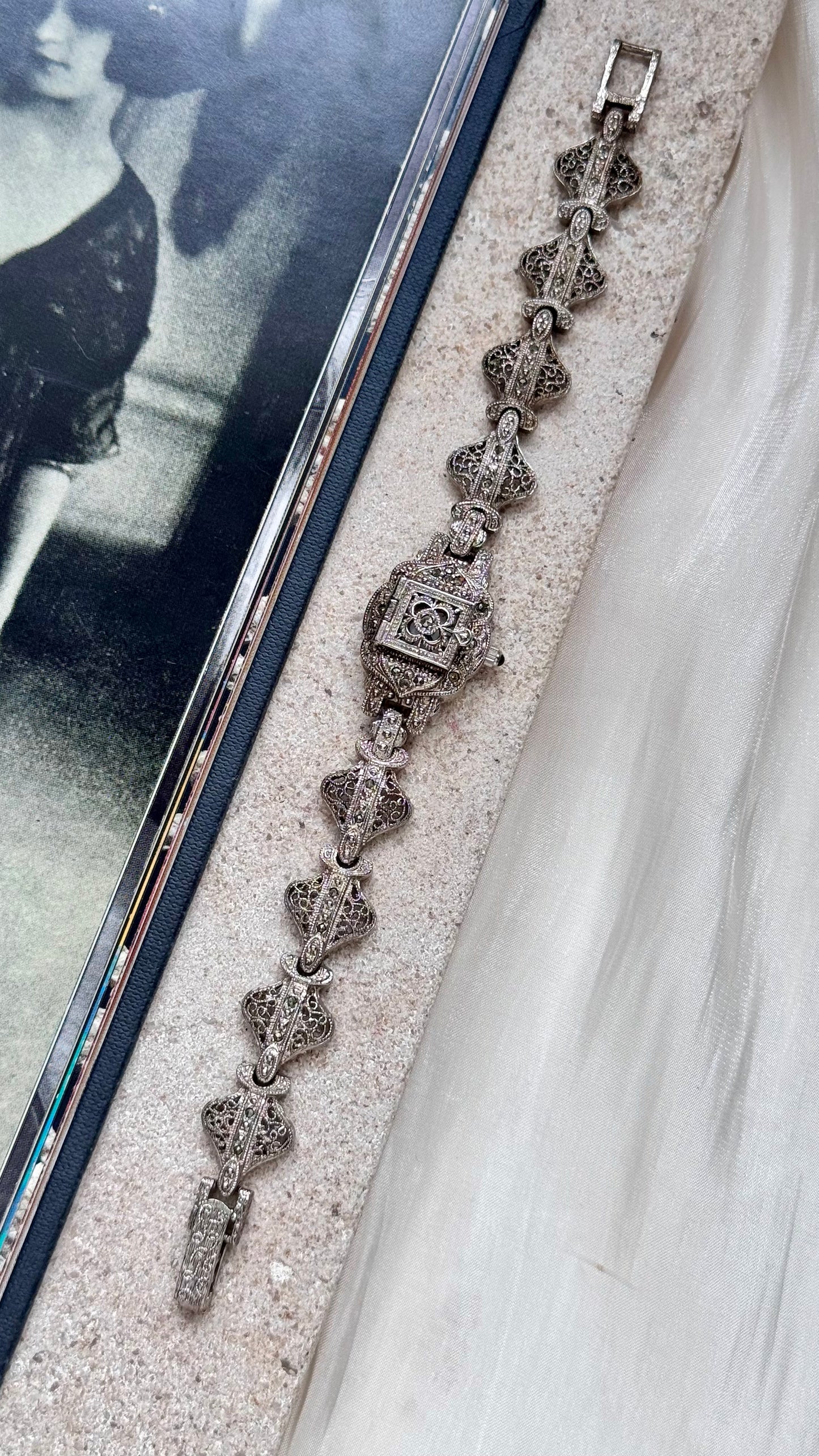 Lamue Peekaboo vintage watch