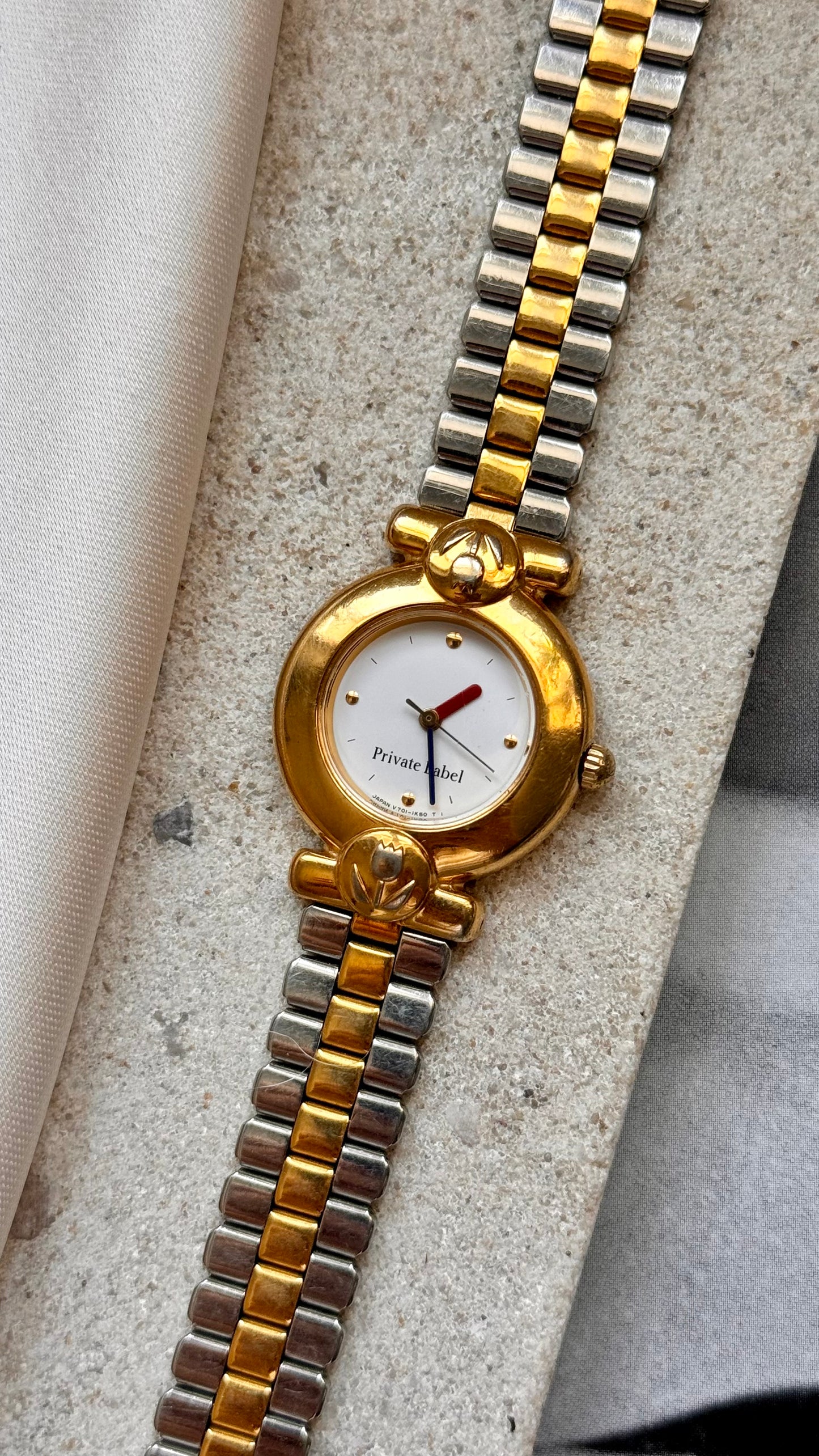 Private Label vintage watch with tulips bracelet