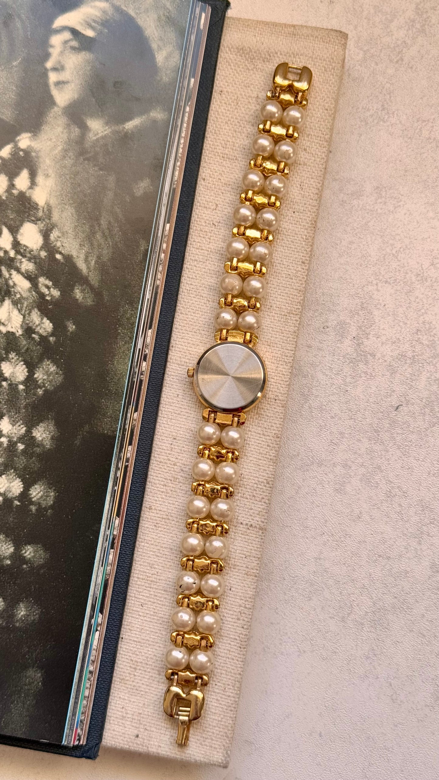 Philippe Renault vintage watch - faux pearl bracelet