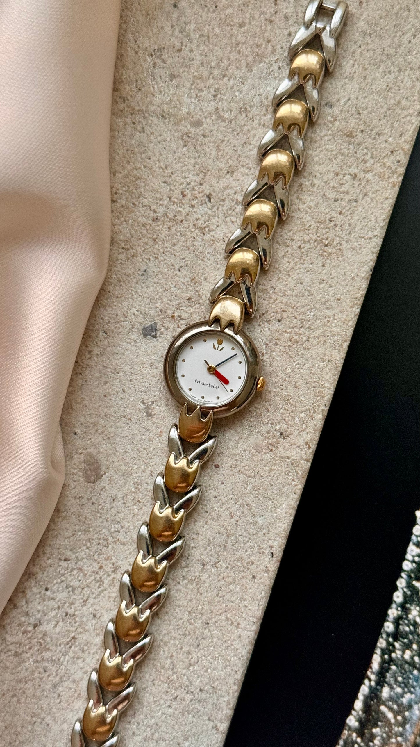 Private Label vintage watch with tulips bracelet