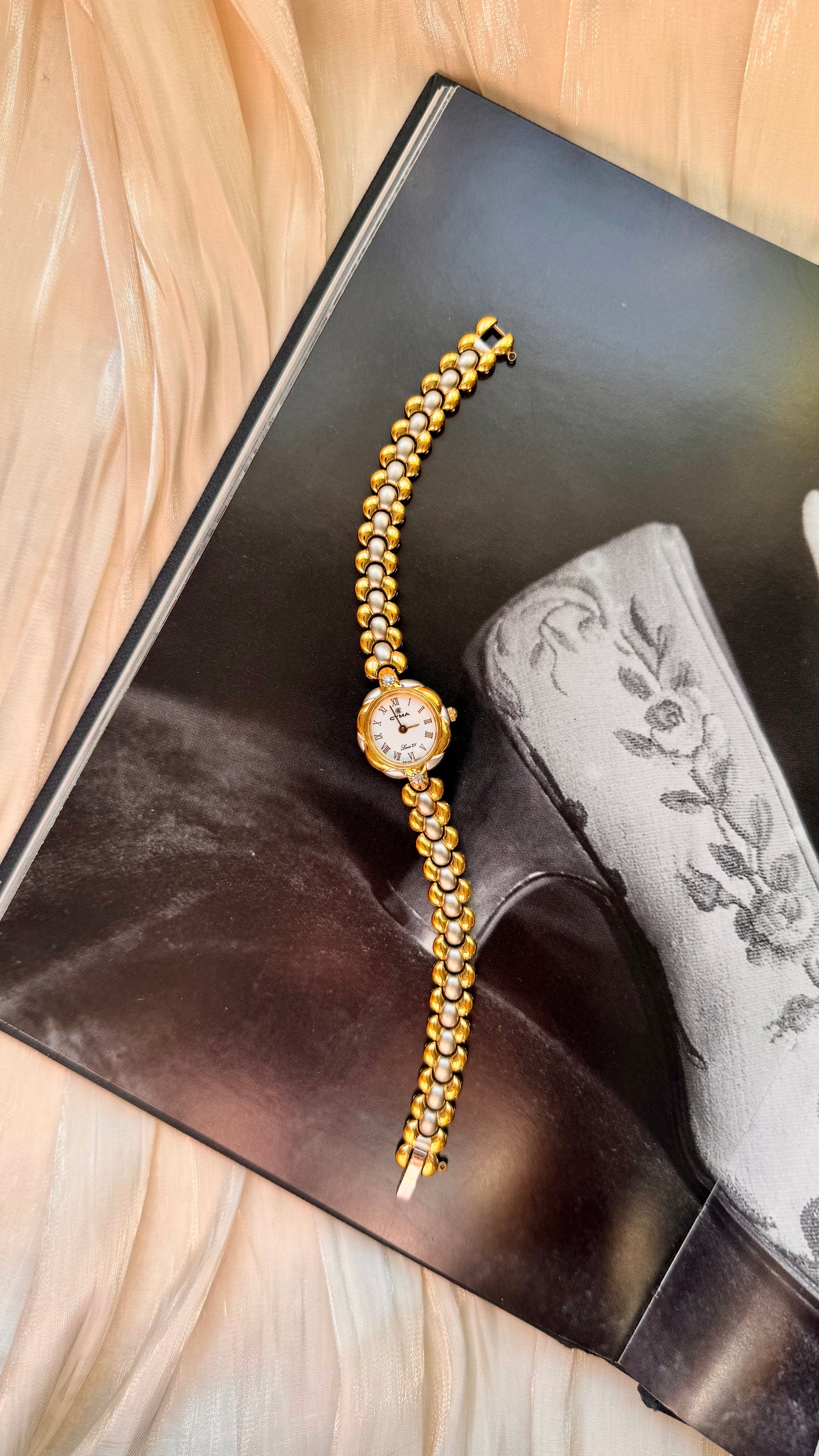 Cyma vintage watch - natural diamonds