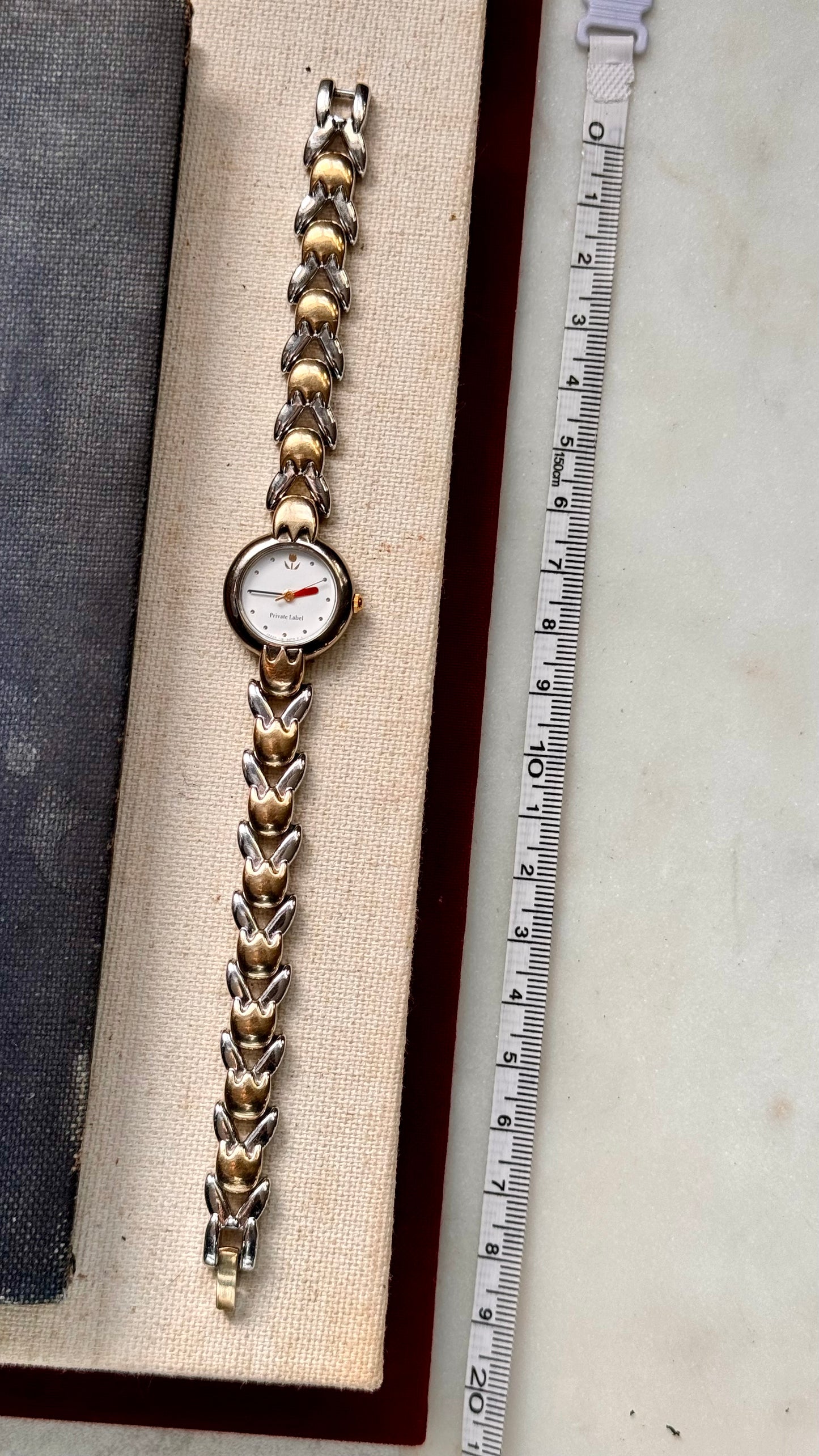 Private Label vintage watch with tulips bracelet