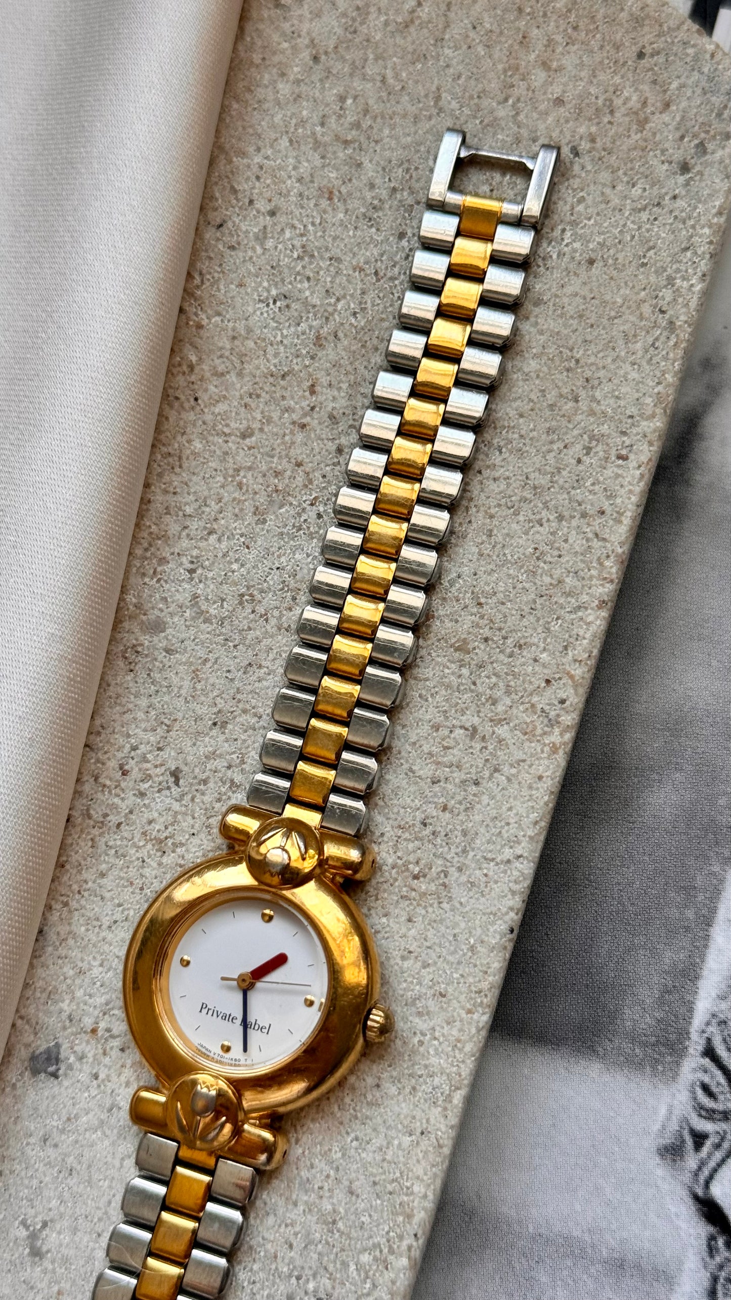 Private Label vintage watch with tulips bracelet