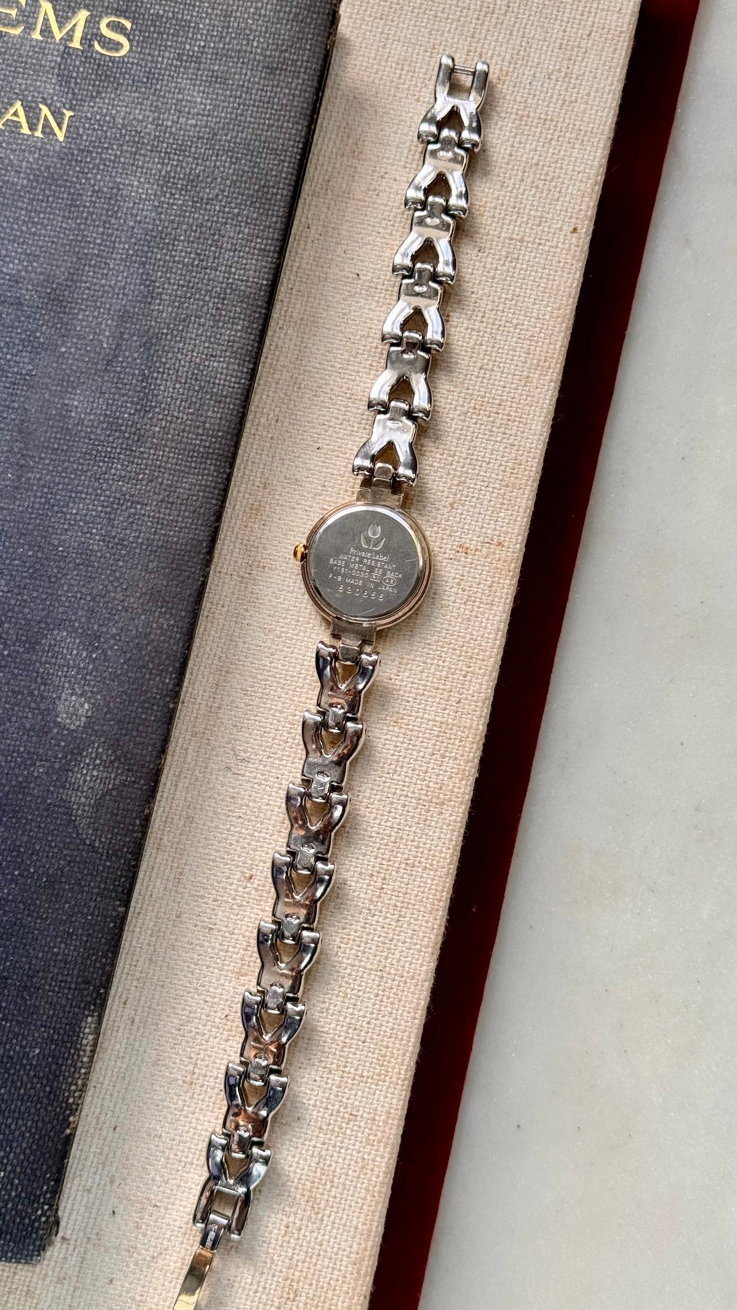 Private Label vintage watch with tulips bracelet