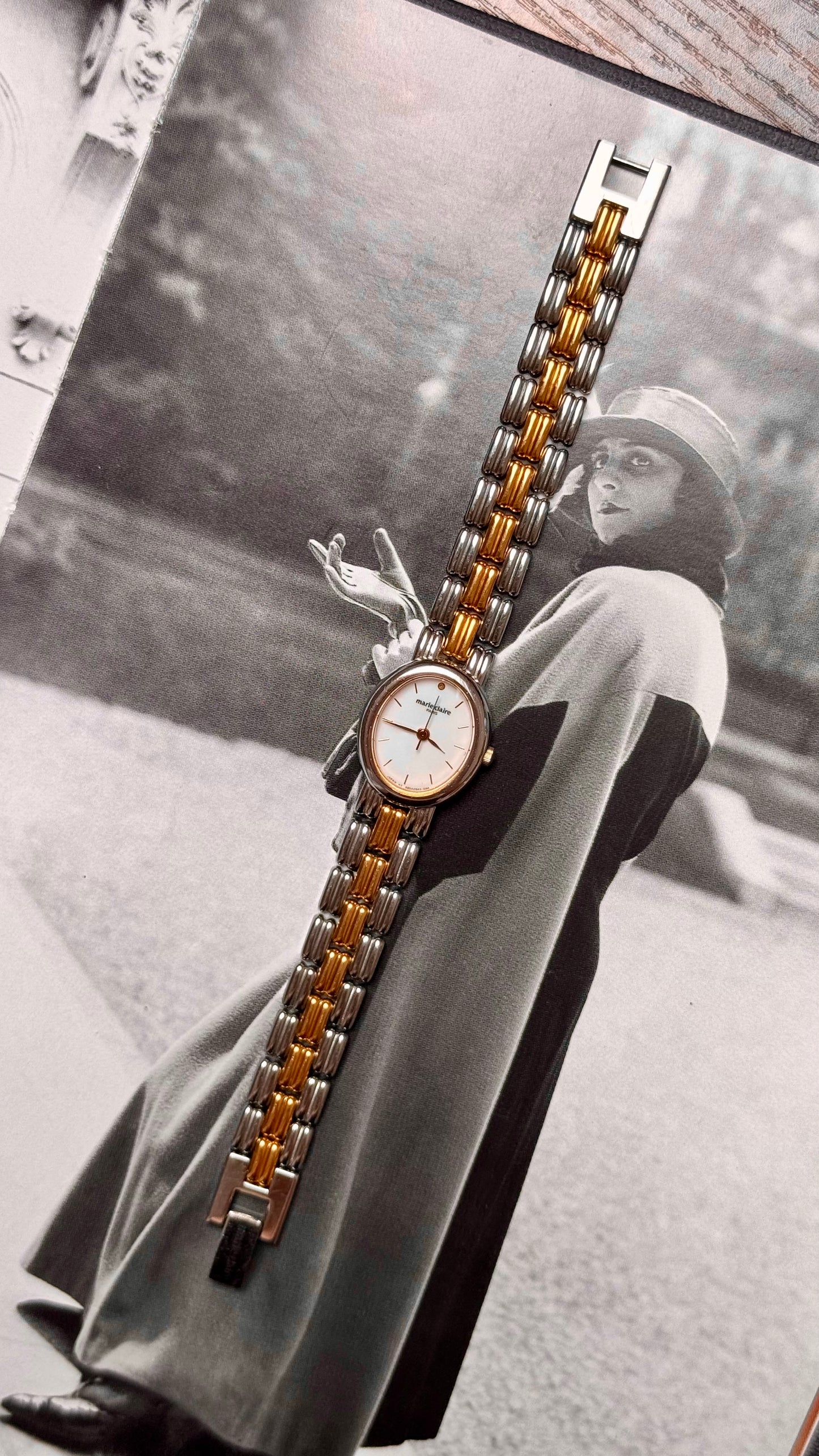 Classic Oval Marie Claire Paris vintage watch - Near Mint
