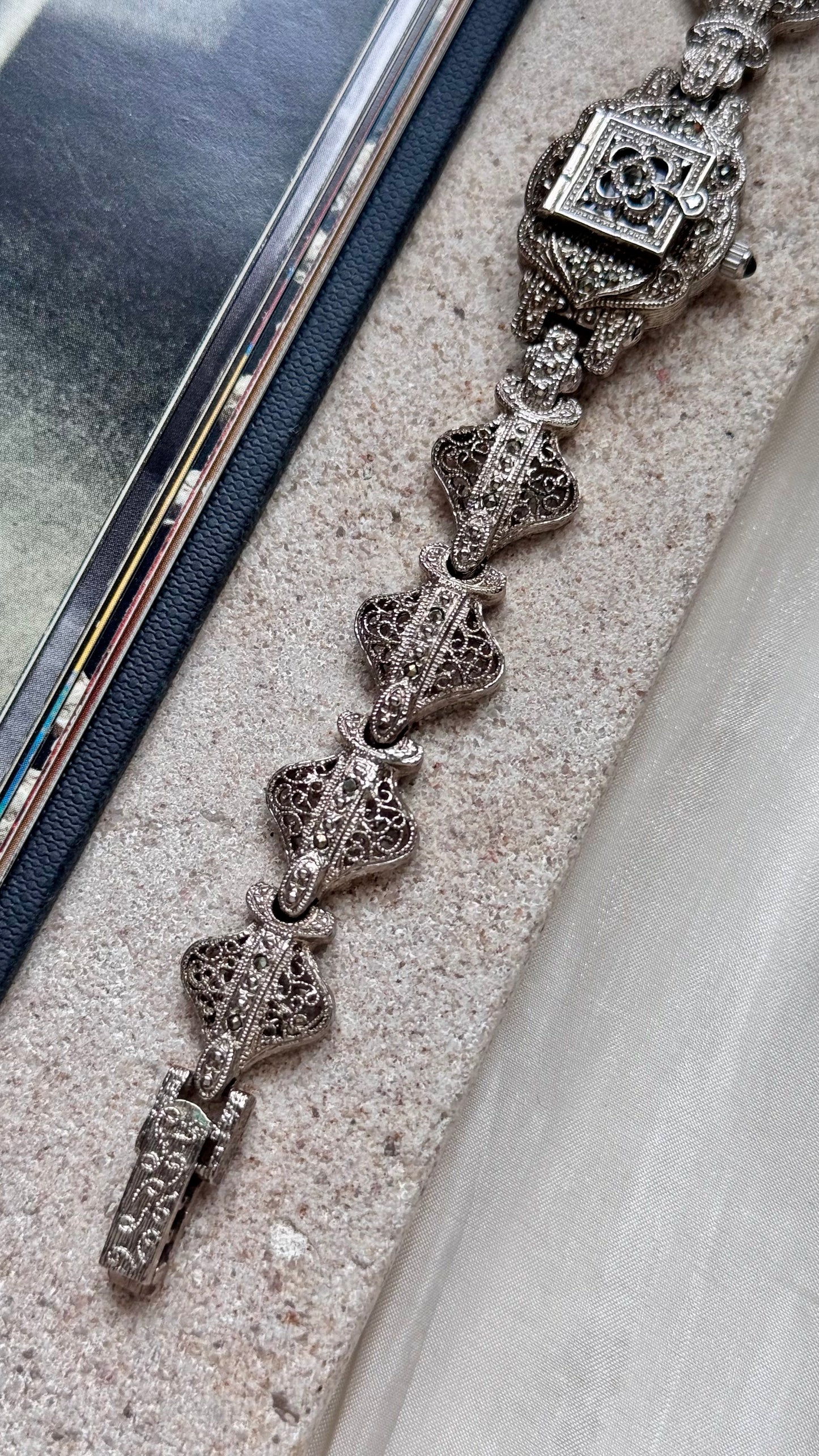 Lamue Peekaboo vintage watch