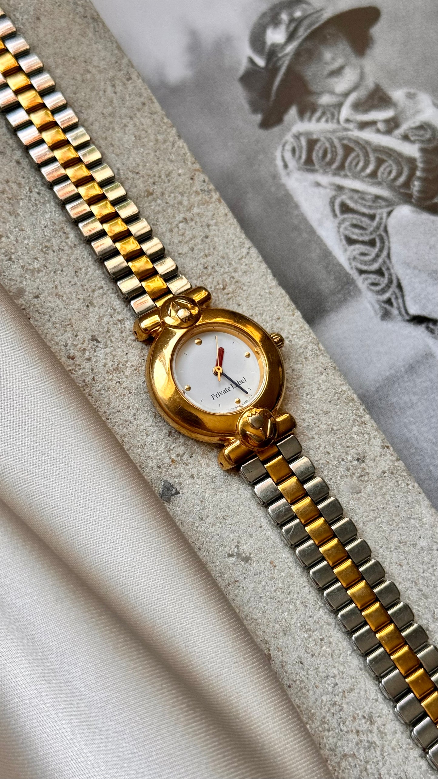 Private Label vintage watch with tulips bracelet