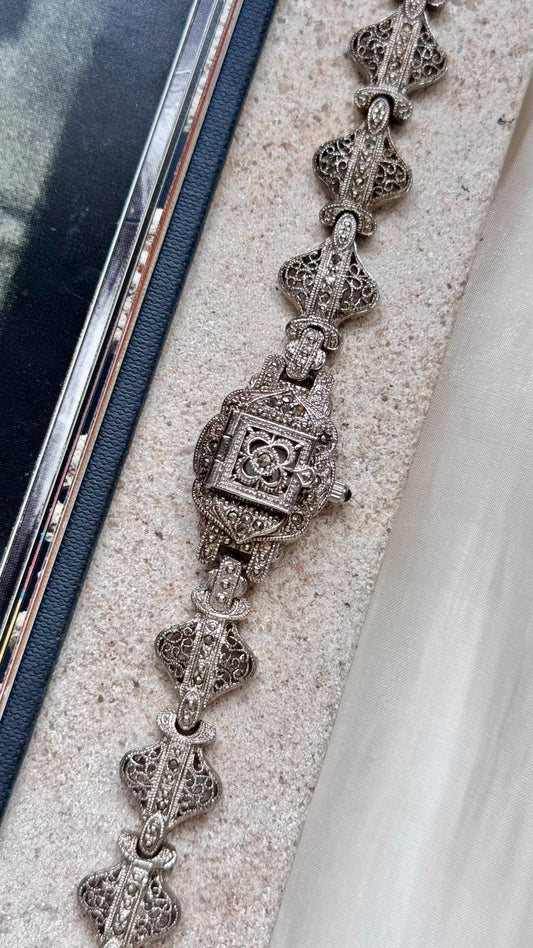 Lamue Peekaboo vintage watch