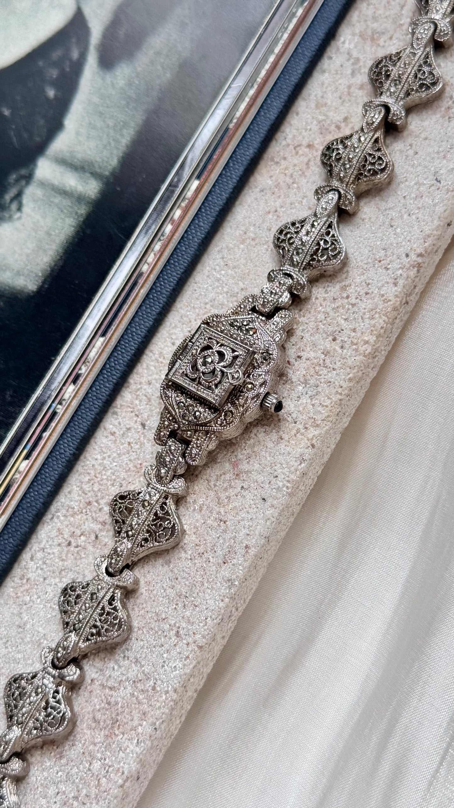 Lamue Peekaboo vintage watch