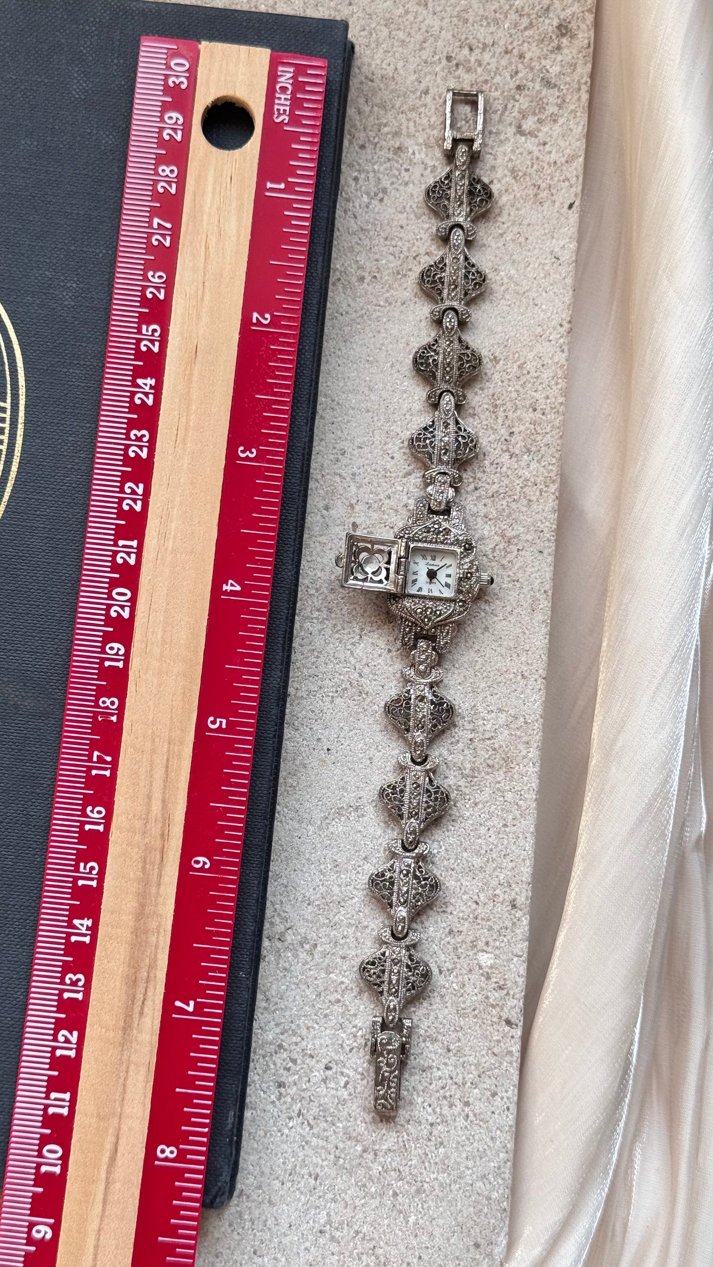 Lamue Peekaboo vintage watch