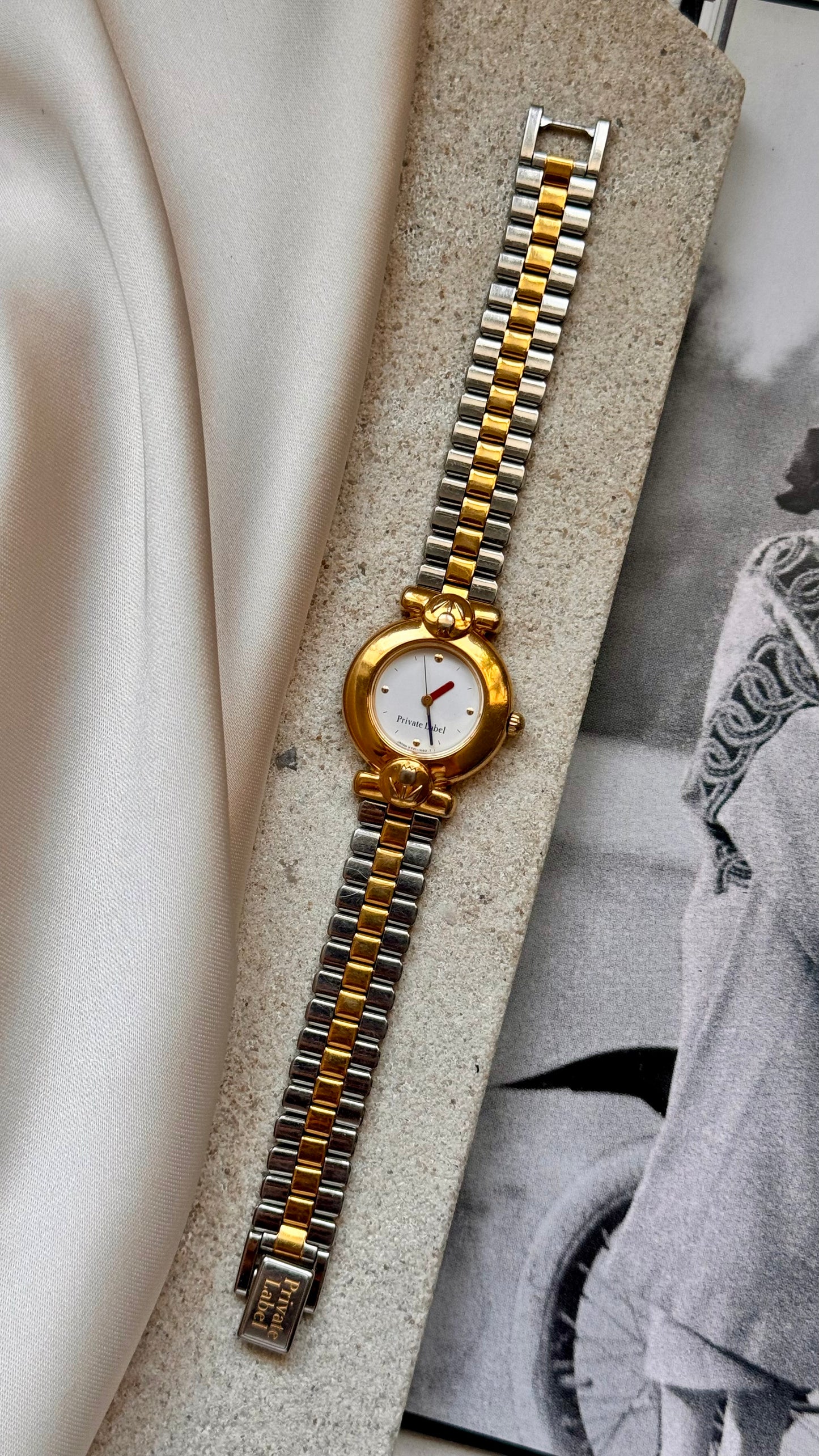 Private Label vintage watch with tulips bracelet