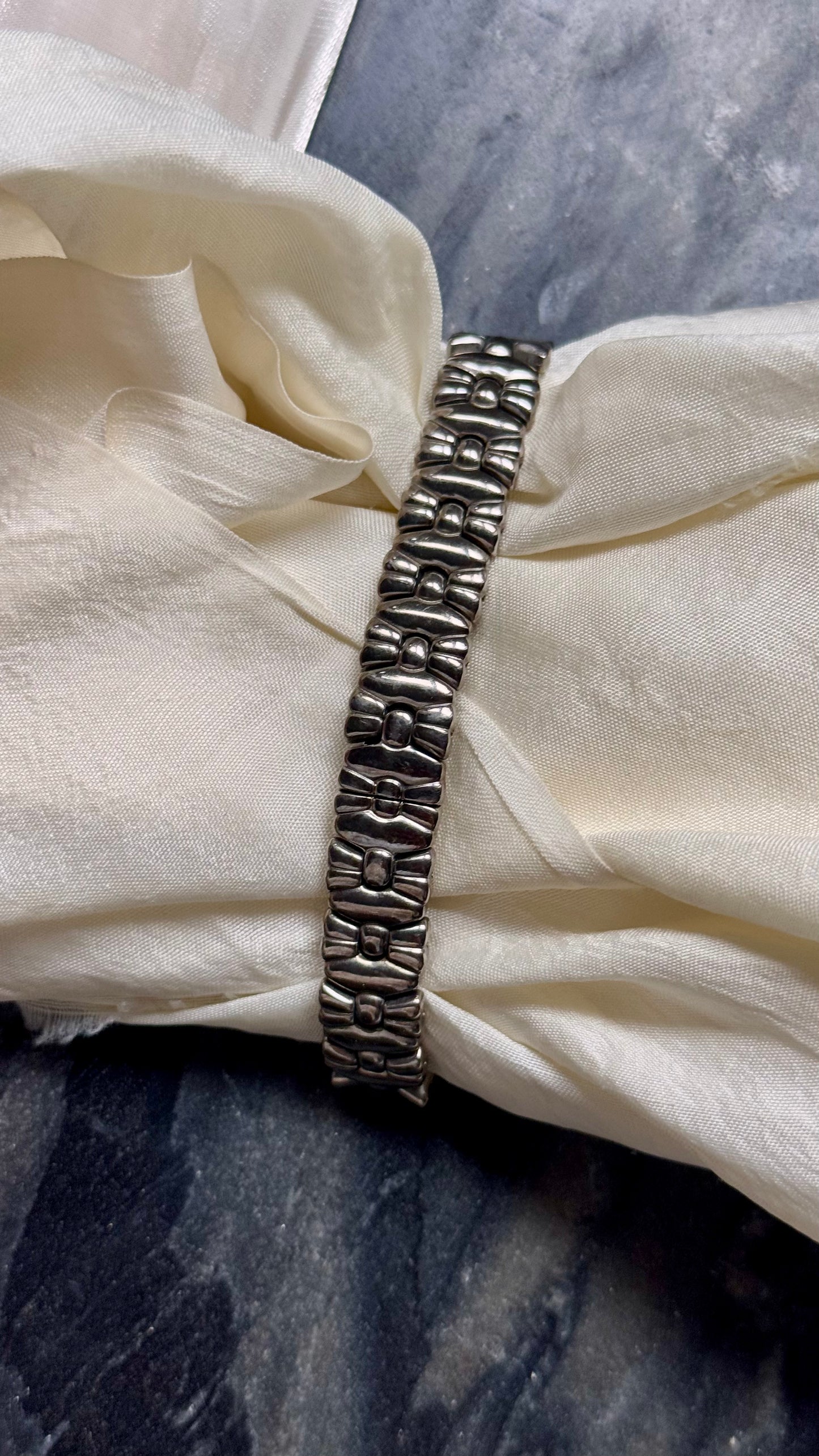 Nina Ricci vintage watch - Mother of Pearl dial