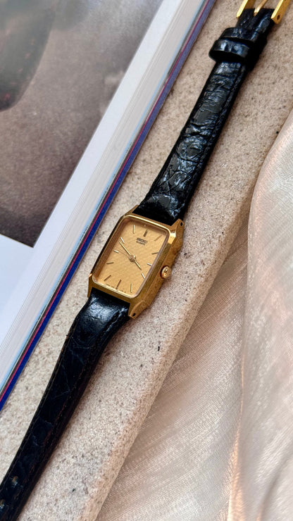 Seiko 1995 vintage watch - nickel alloy case