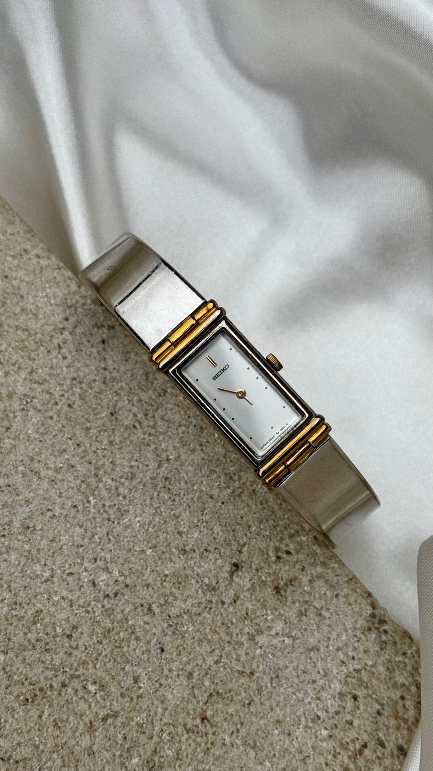 Super Rare Seiko Vintage Bangle Tank Watch 1996