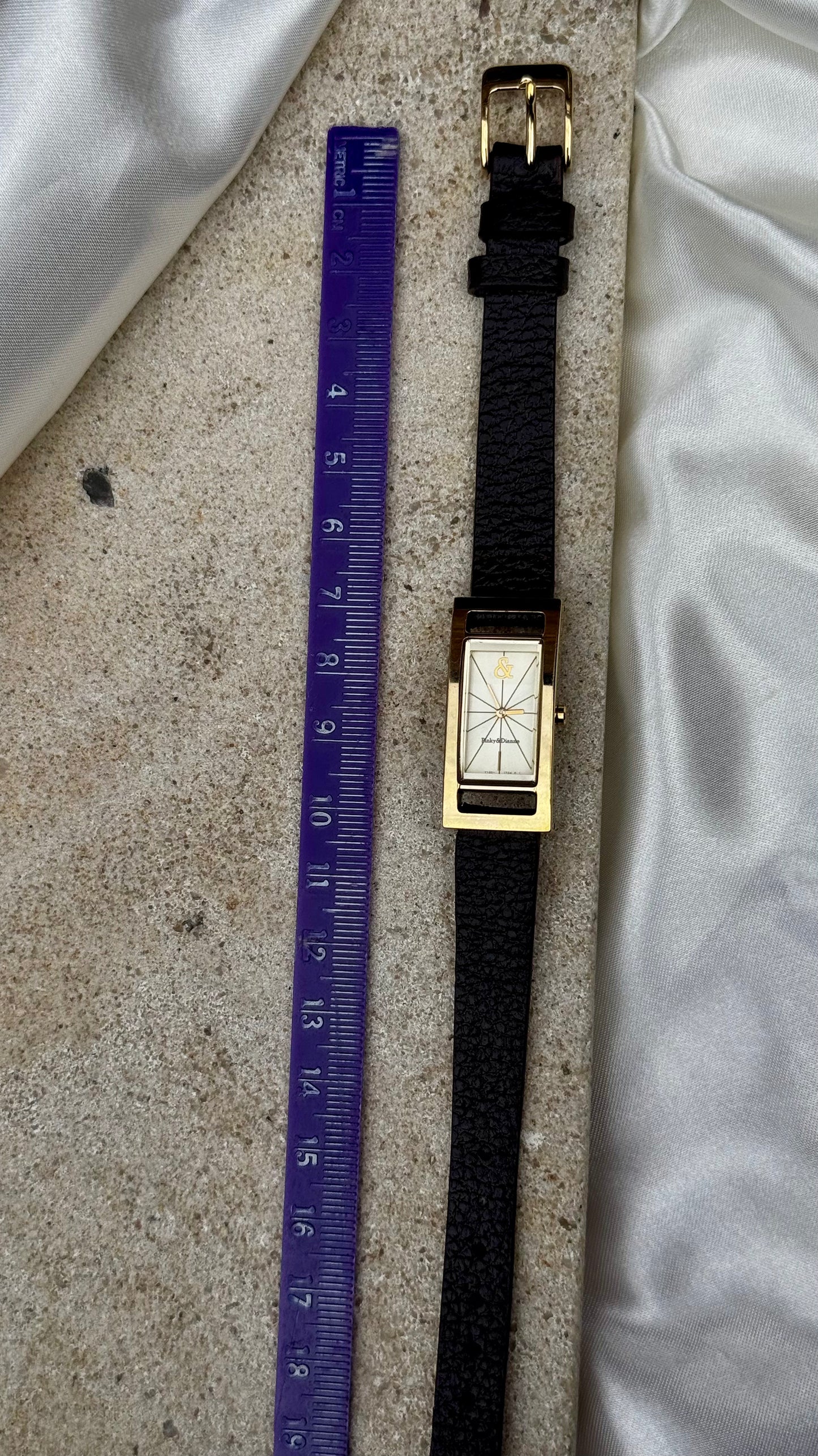 Pinky&Dianne Vintage Watch 1990, open-lug rectangular watch