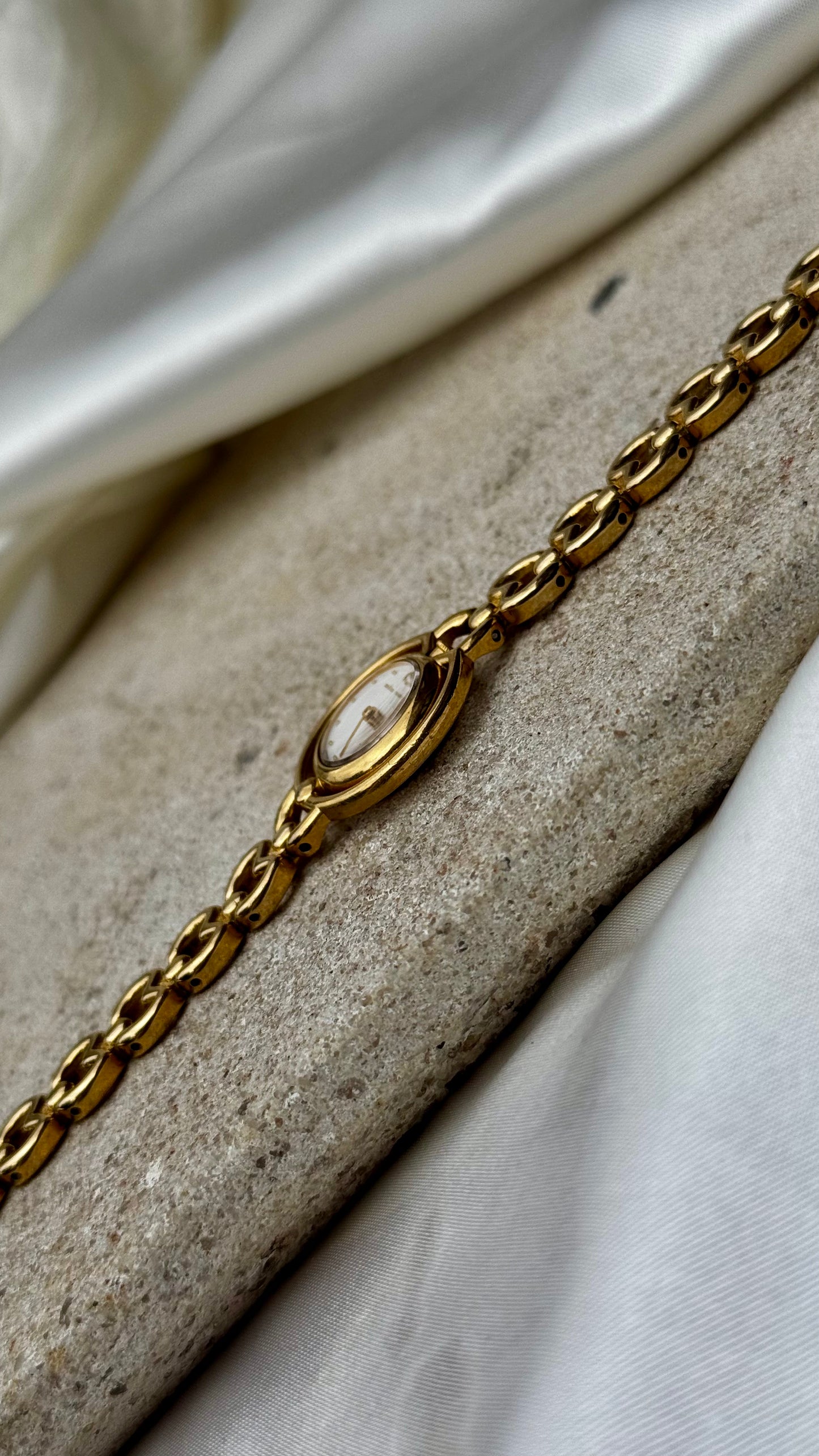 Mila Schön Vintage Watch - Gold plated, dainty bracelet with slim case, mint condition