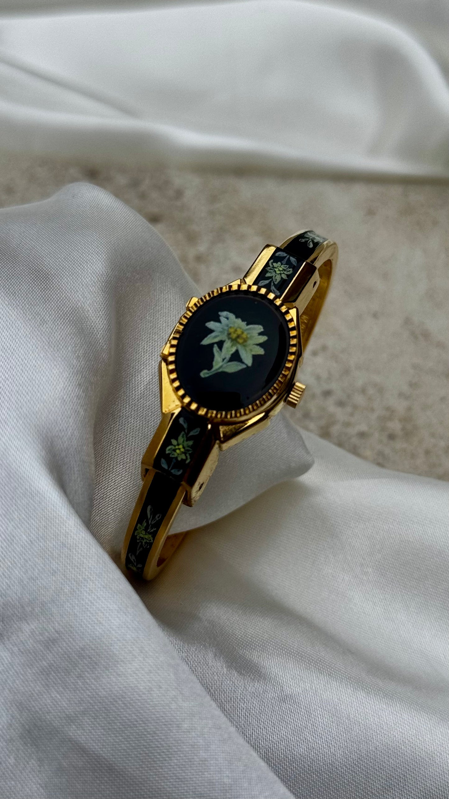 Itraco Peekaboo vintage watch