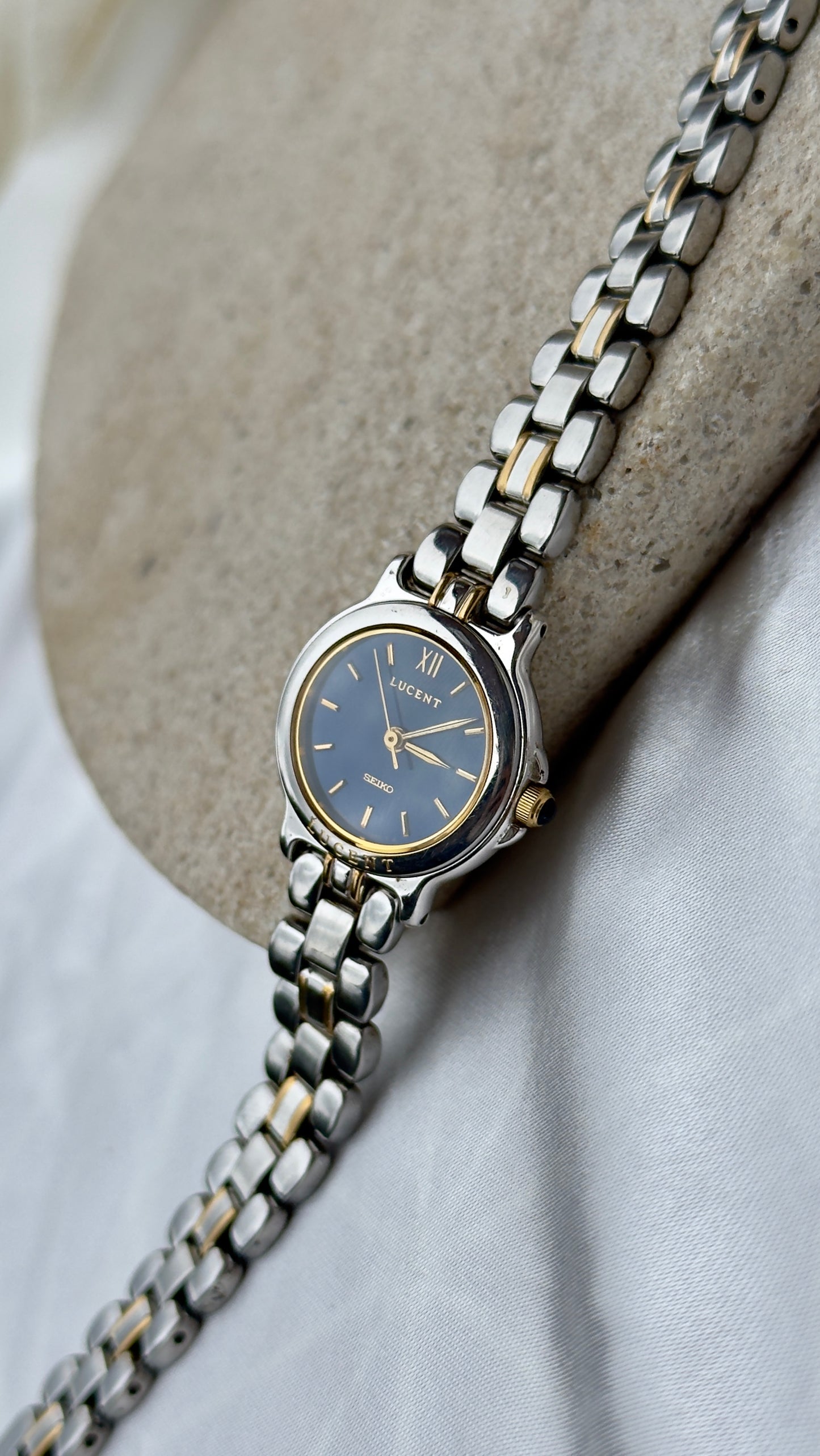 Classic 1992 Seiko Lucent Vintage Watch - Blue Dial