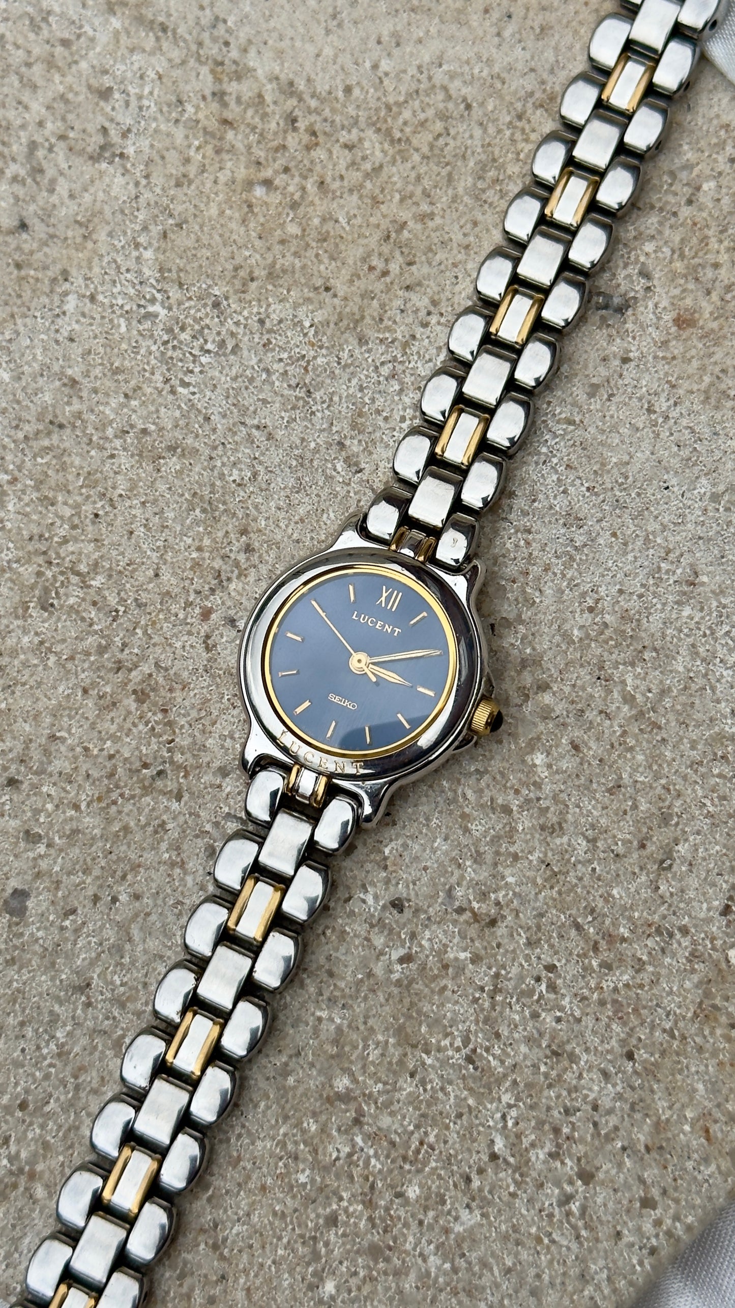 Classic 1992 Seiko Lucent Vintage Watch - Blue Dial