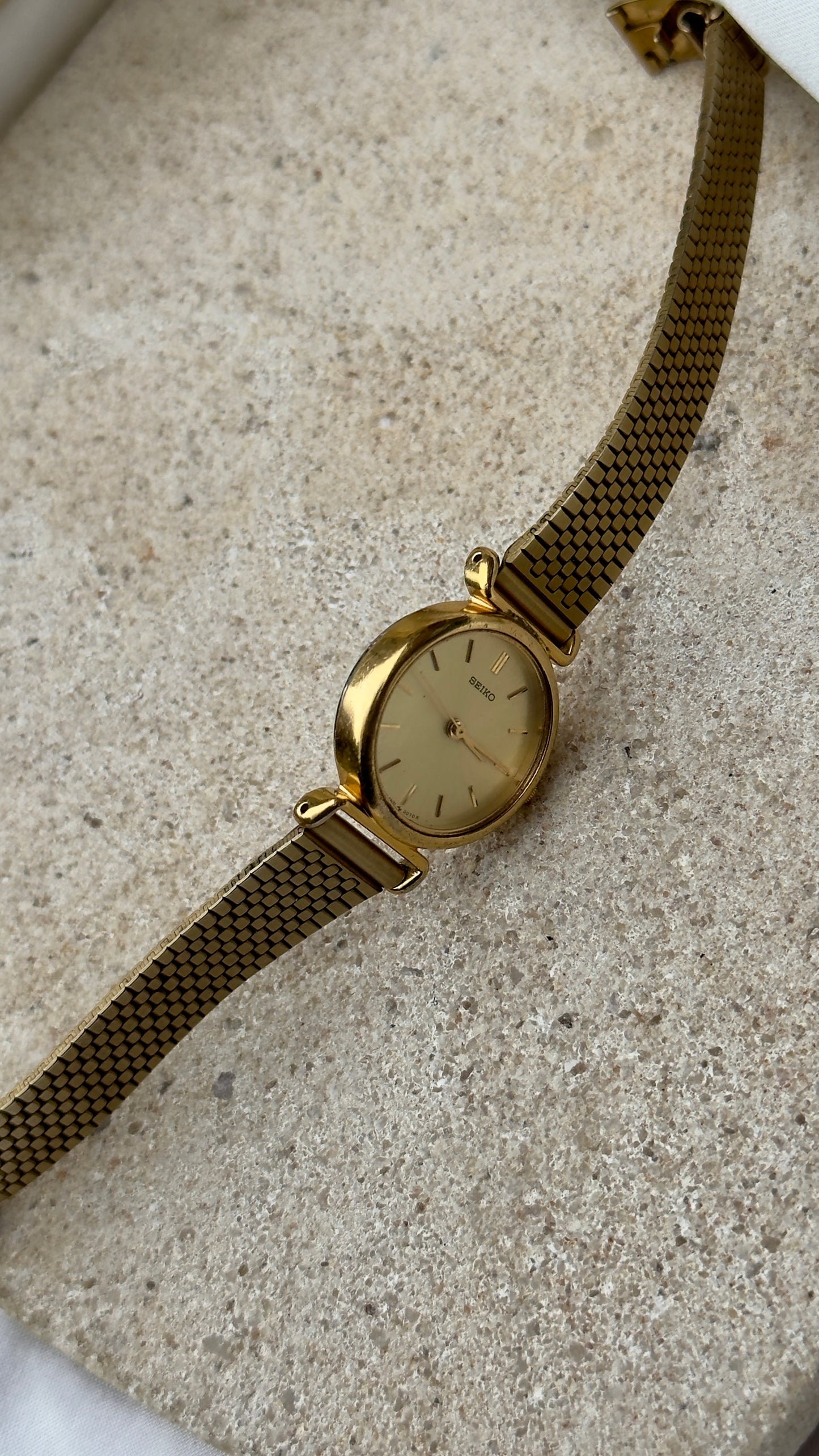 Seiko Mesh Bracelet Vintage Watch 1995 - Champagne Dial