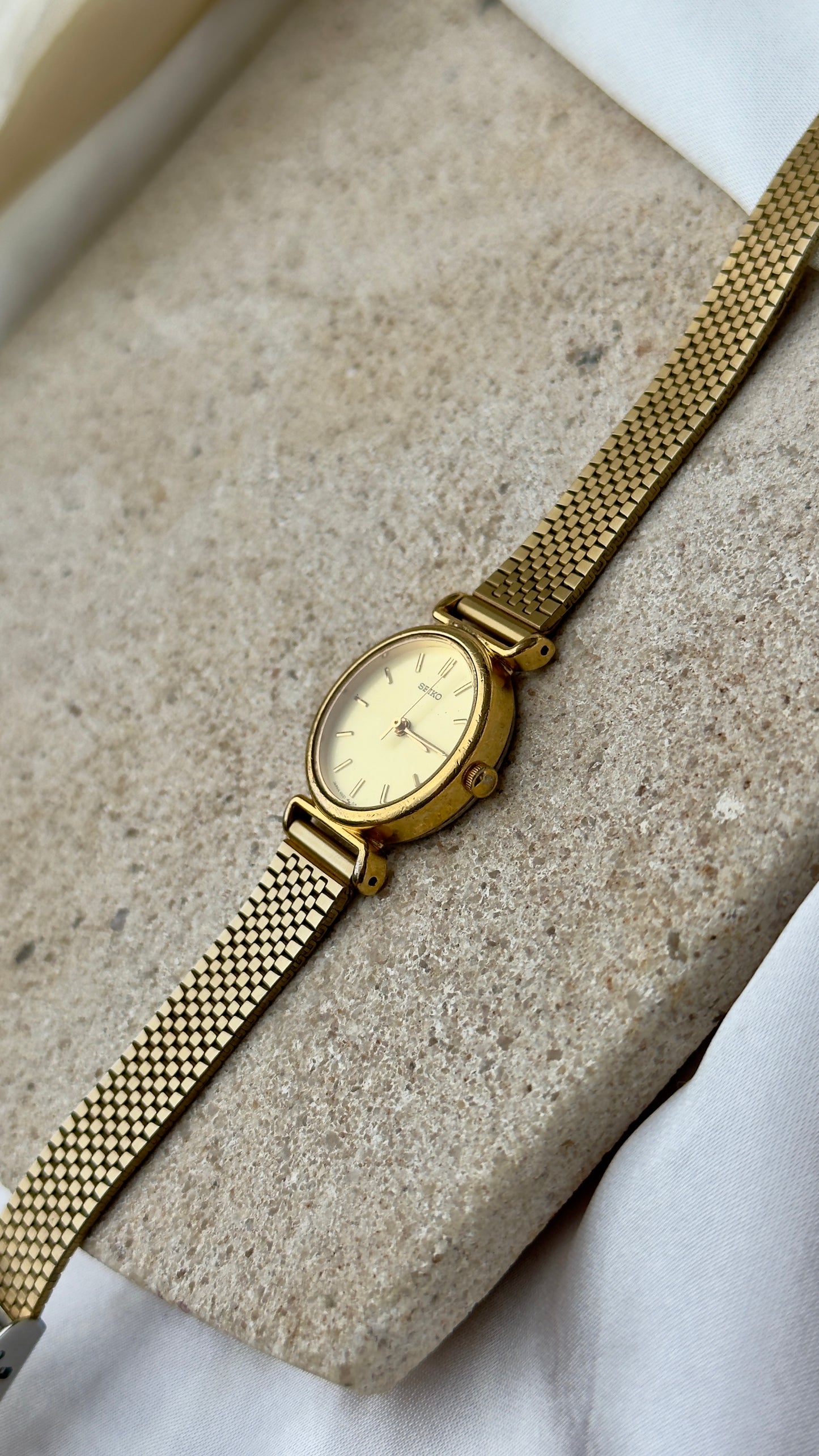 Seiko Mesh Bracelet Vintage Watch 1995 - Champagne Dial