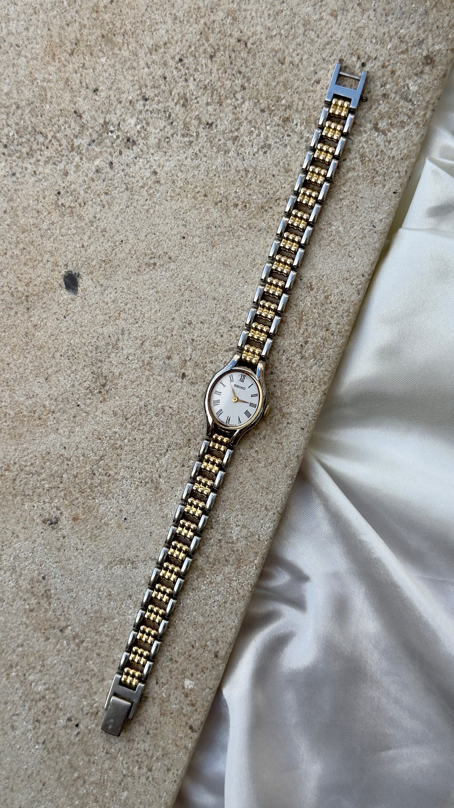 1990 Seiko Vintage Watch Oval Dial