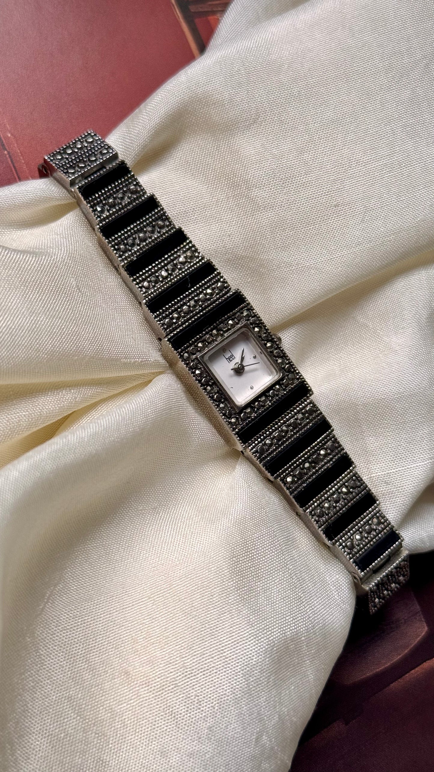 Heel Vintage Watch - Onyx with Marcasite